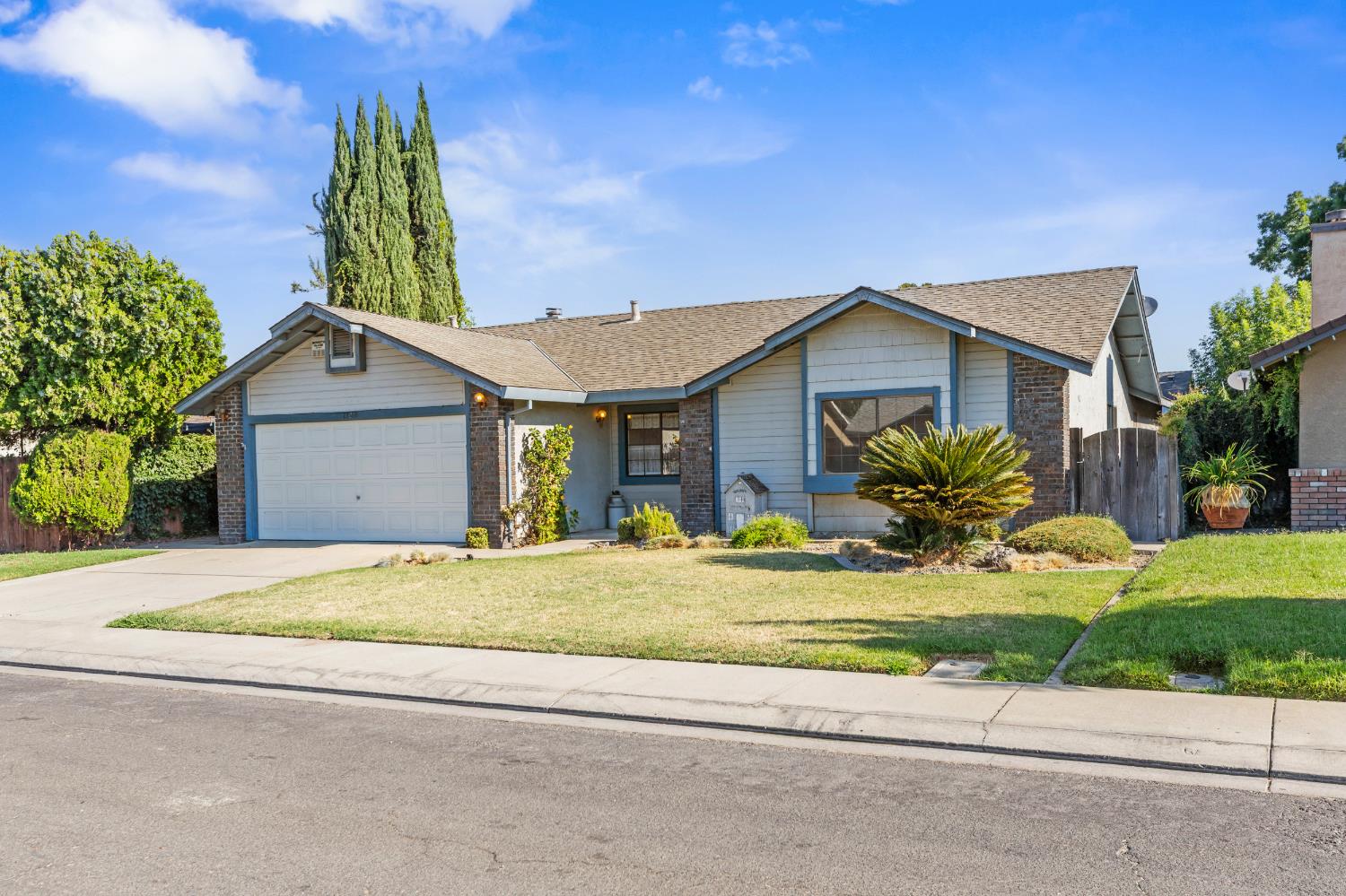 Detail Gallery Image 1 of 33 For 1729 Truckee Way, Modesto,  CA 95351 - 3 Beds | 2 Baths