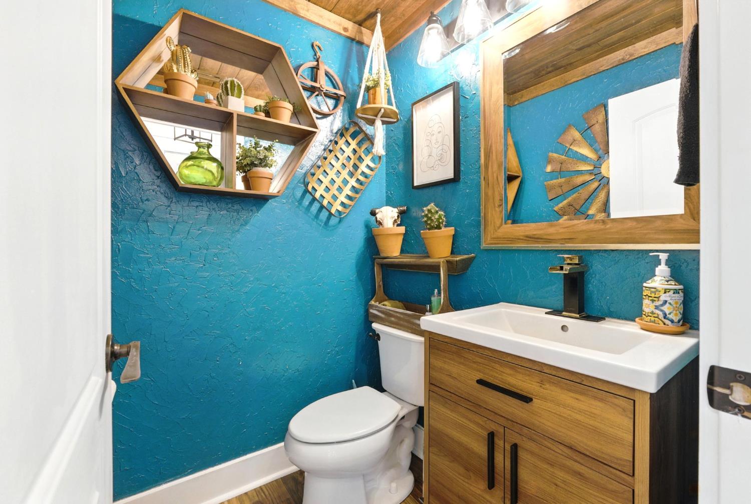 Detail Gallery Image 10 of 27 For 9015 Redwater Dr, Antelope,  CA 95843 - 3 Beds | 2/1 Baths