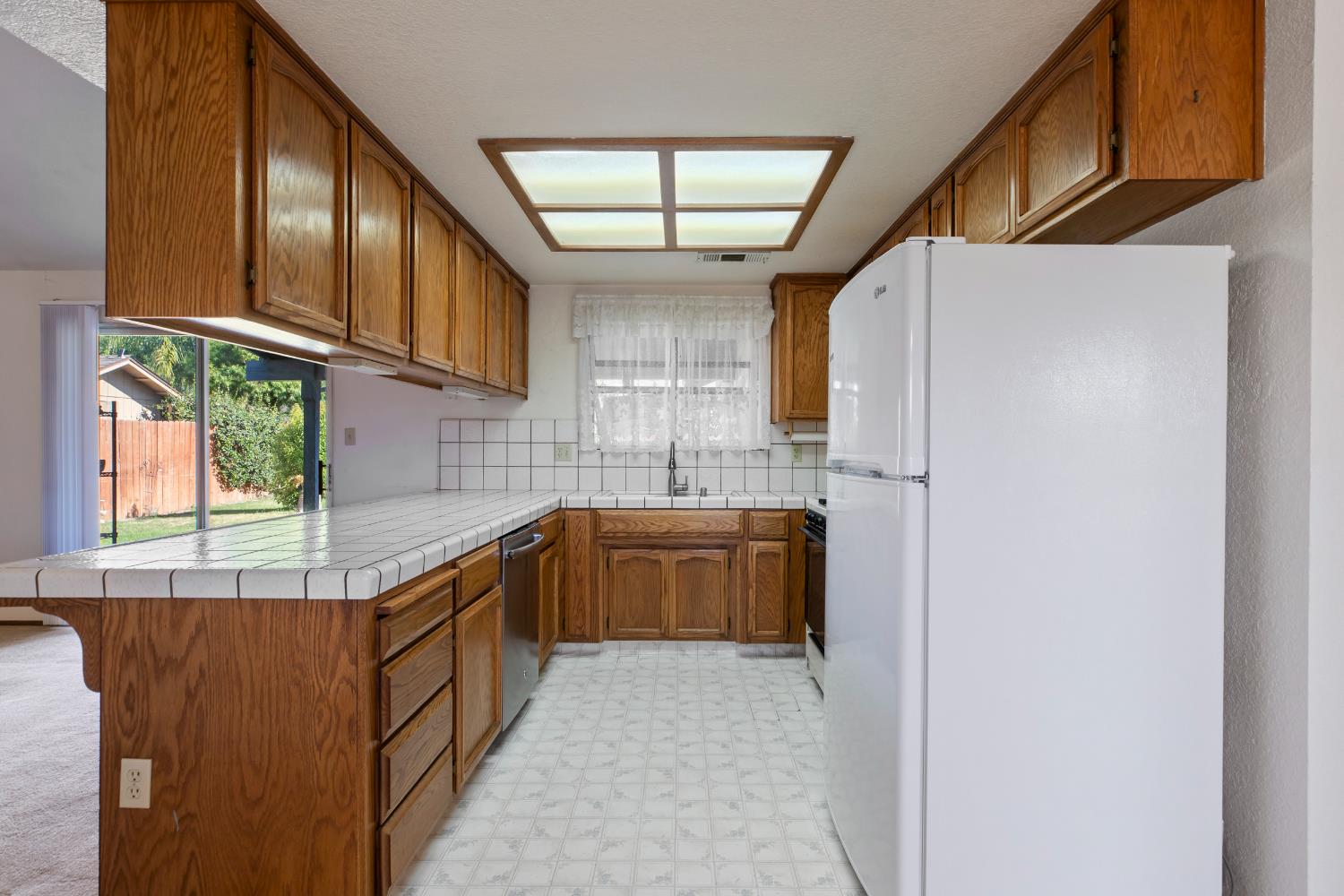 Detail Gallery Image 9 of 33 For 1729 Truckee Way, Modesto,  CA 95351 - 3 Beds | 2 Baths