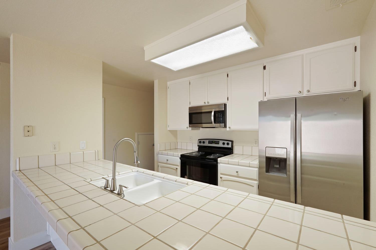 Detail Gallery Image 5 of 24 For 2250 Scarborough Dr #32,  Lodi,  CA 95240 - 1 Beds | 1/1 Baths