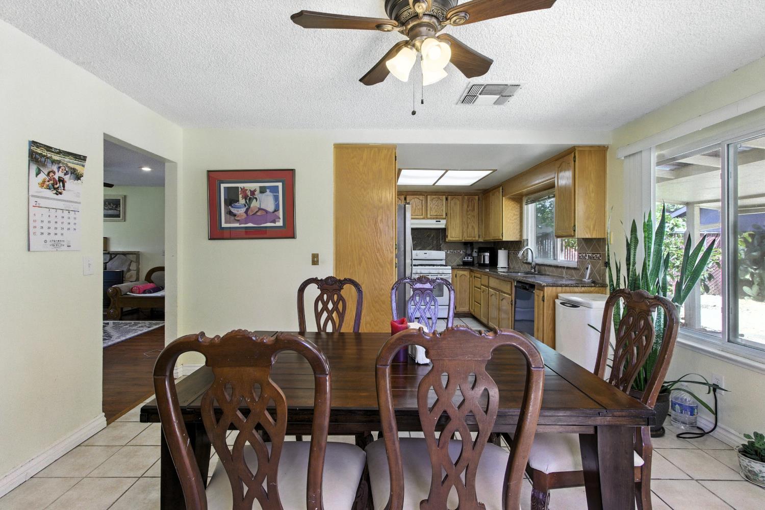 Detail Gallery Image 15 of 38 For 3347 Calico Ct, Sacramento,  CA 95826 - 4 Beds | 2/1 Baths