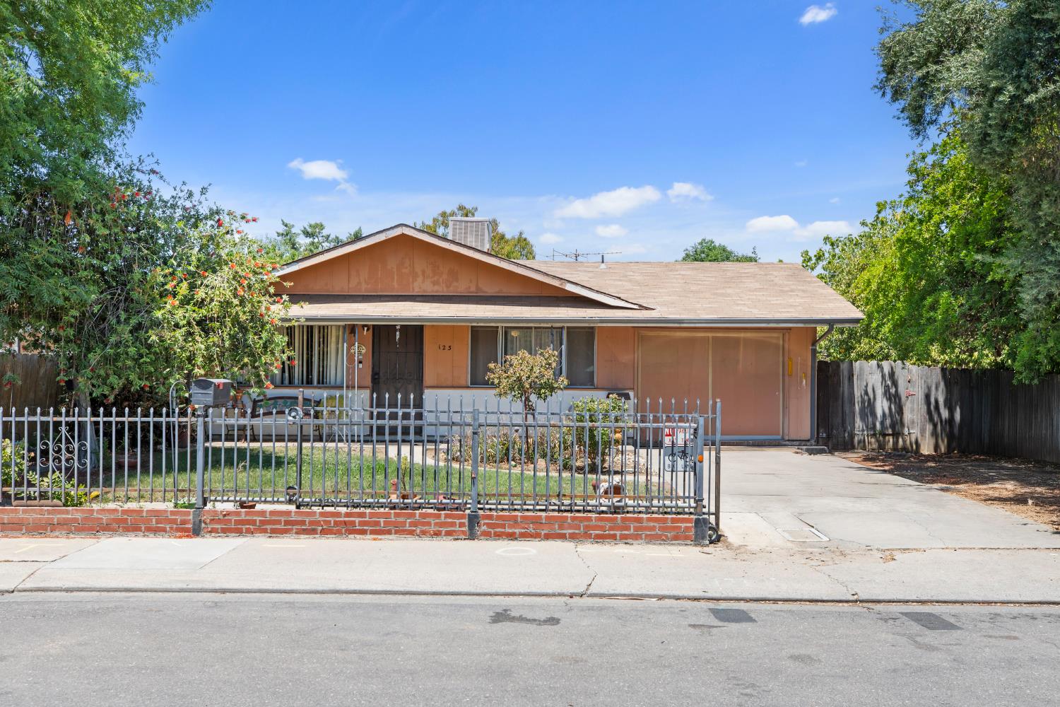 Detail Gallery Image 1 of 28 For 123 Washburn St, Patterson,  CA 95363 - 3 Beds | 1 Baths