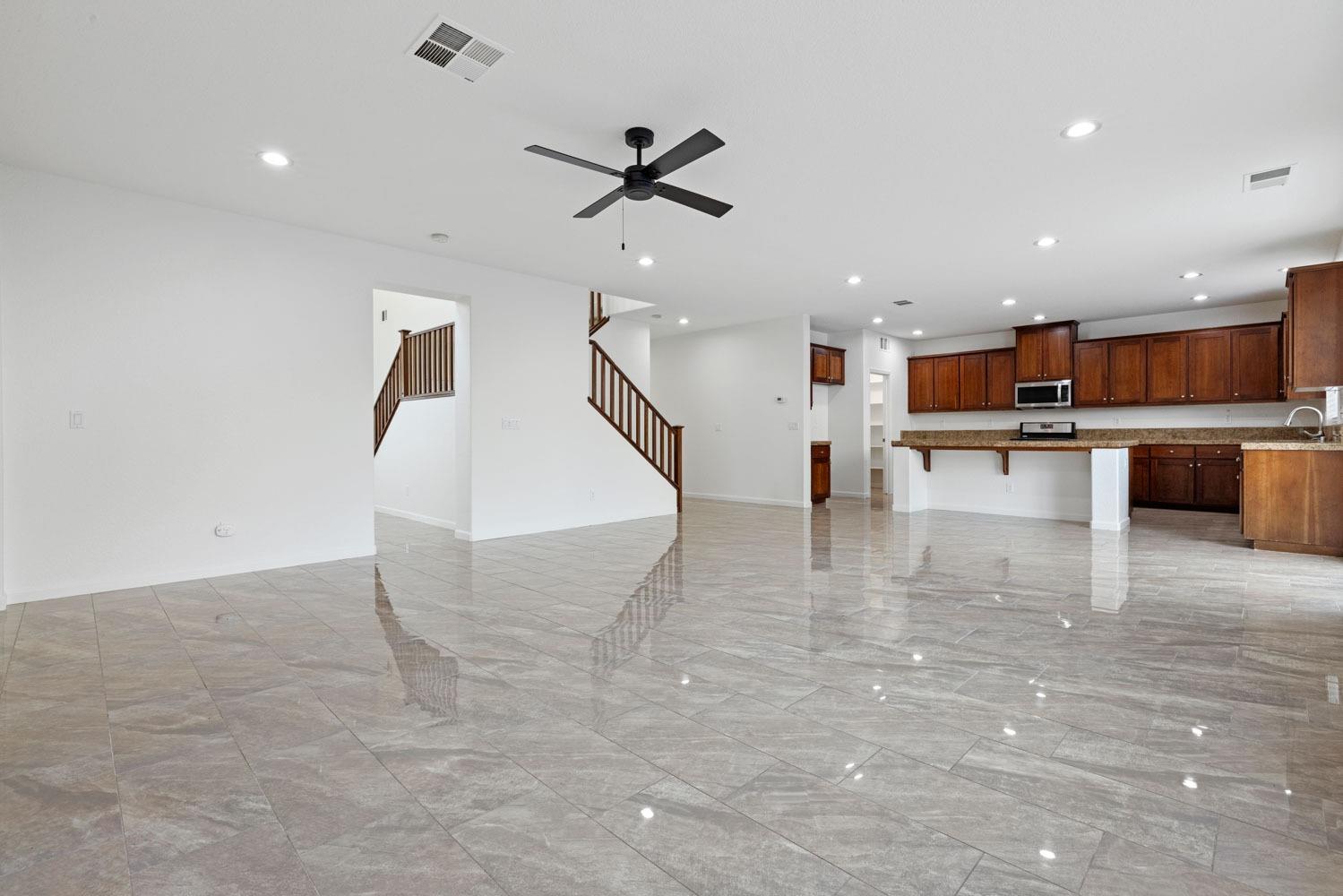Detail Gallery Image 15 of 51 For 2905 Amir Pl, Modesto,  CA 95355 - 5 Beds | 2/1 Baths