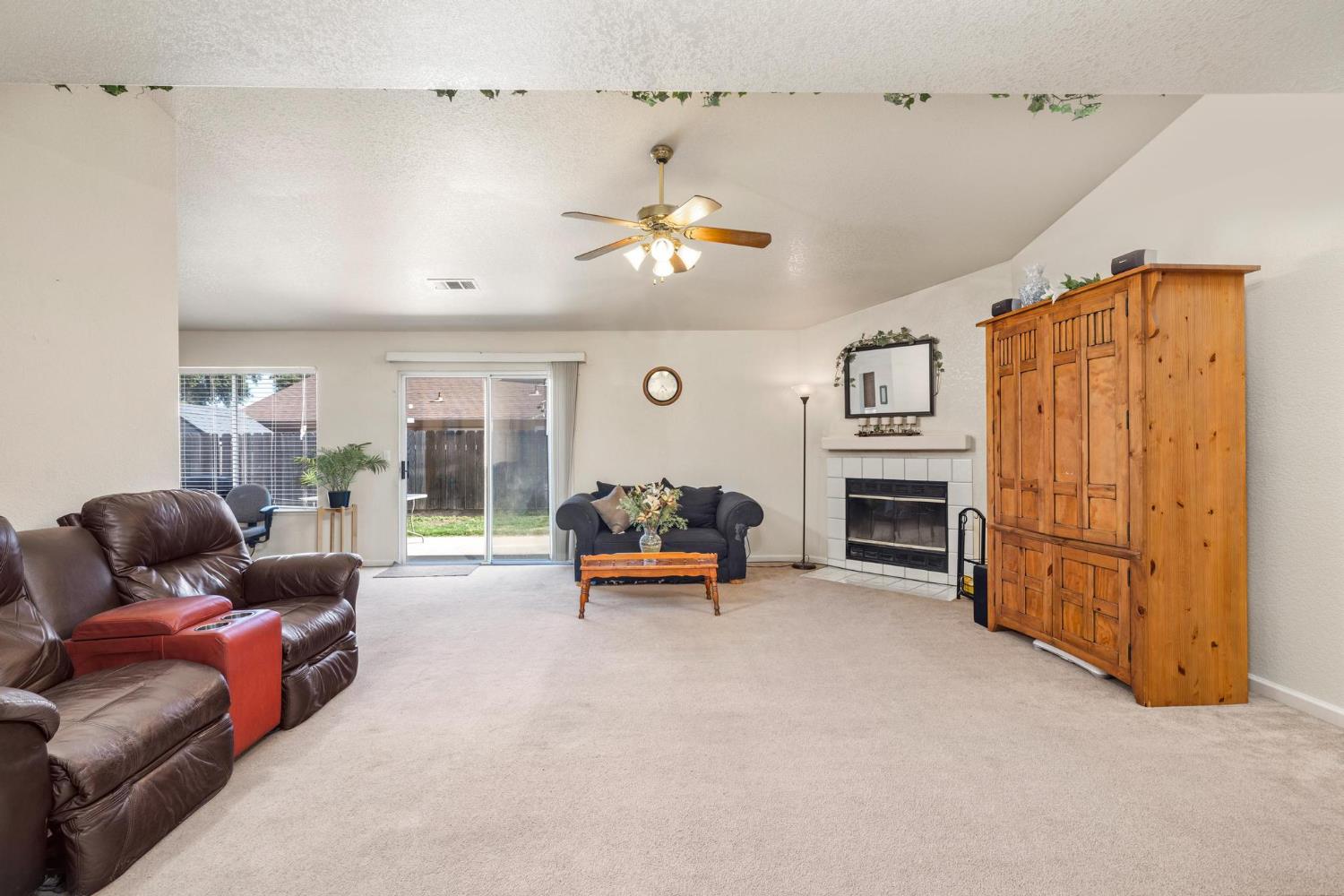 Detail Gallery Image 8 of 34 For 1637 Fantasy Ct, Modesto,  CA 95351 - 3 Beds | 2 Baths