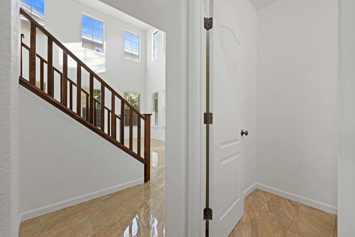 Detail Gallery Image 23 of 51 For 2905 Amir Pl, Modesto,  CA 95355 - 5 Beds | 2/1 Baths