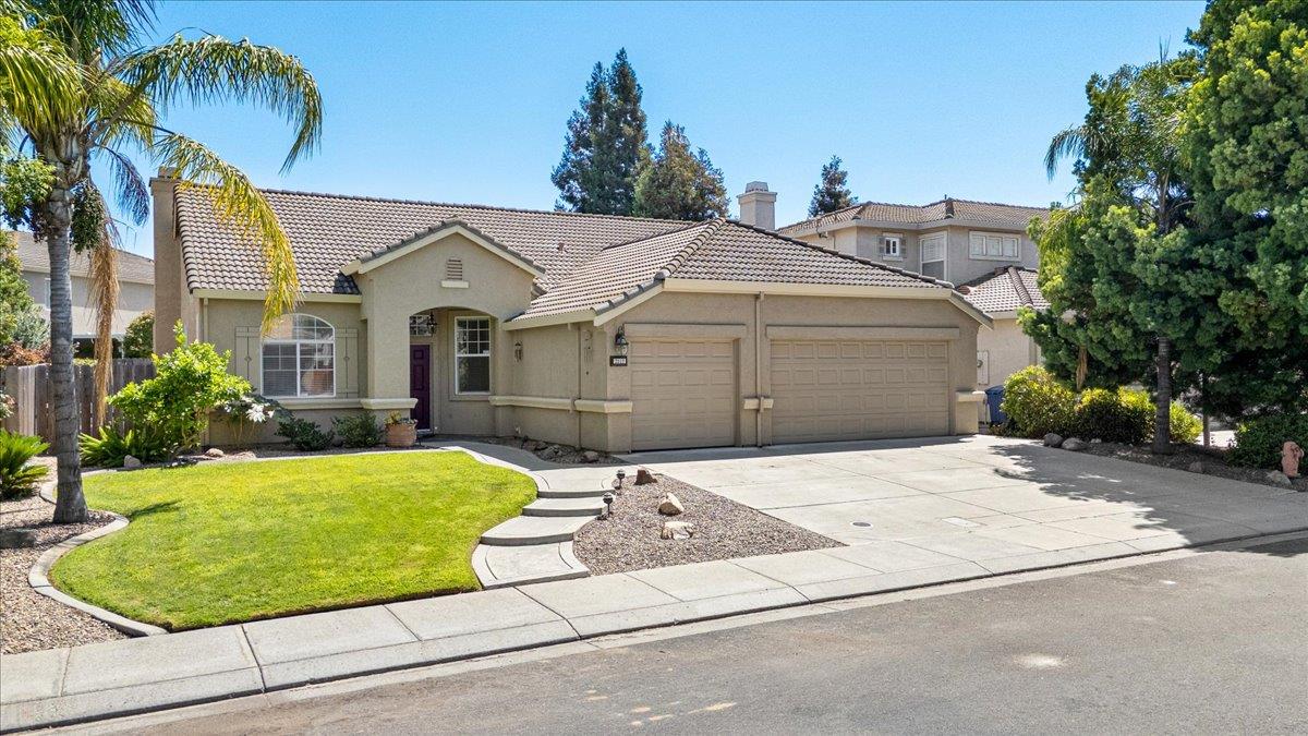 Detail Gallery Image 1 of 55 For 2112 Steinbeck Dr, Modesto,  CA 95356 - 3 Beds | 2 Baths