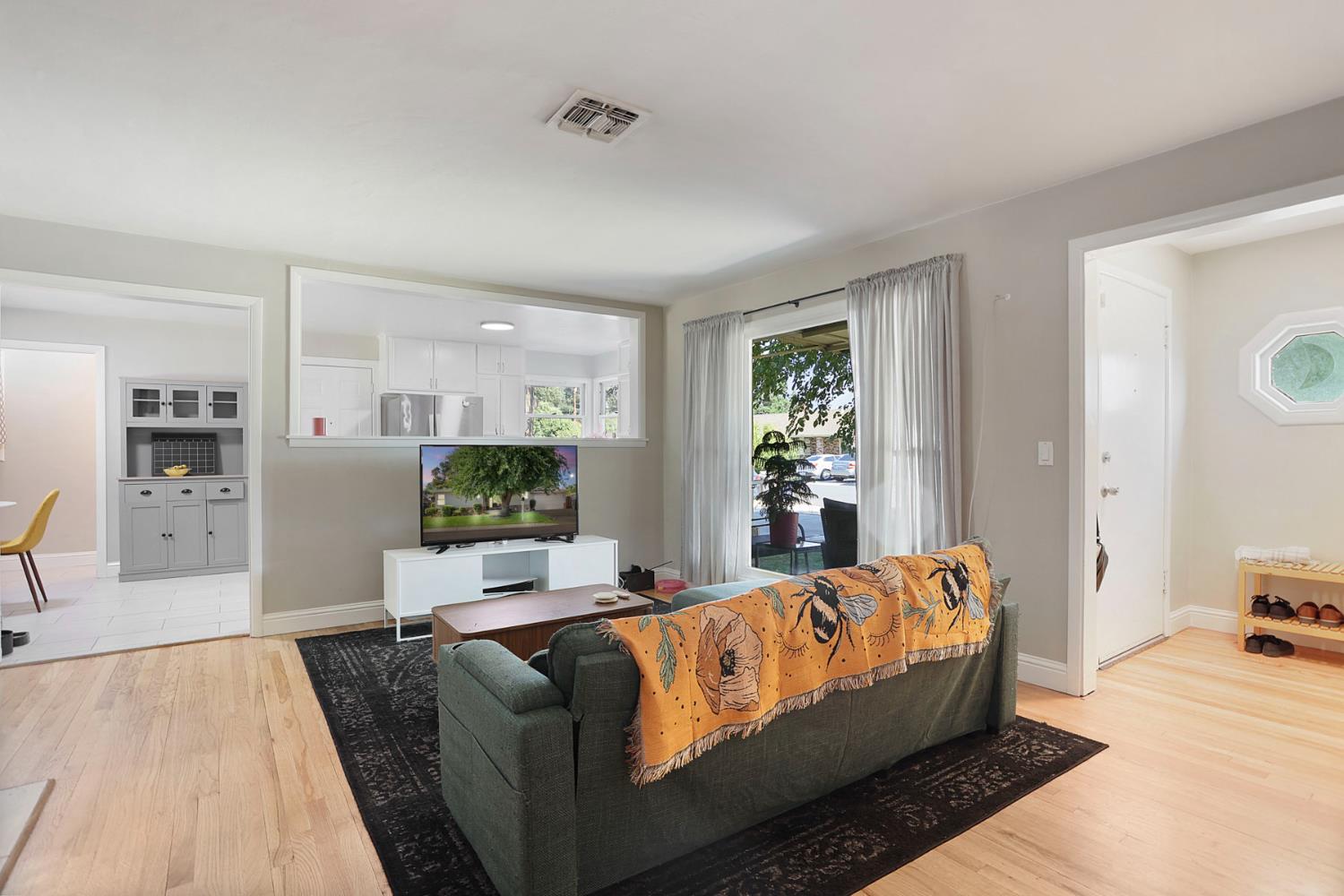 Detail Gallery Image 13 of 43 For 1355 Paloma Ave, Stockton,  CA 95209 - 3 Beds | 1/1 Baths