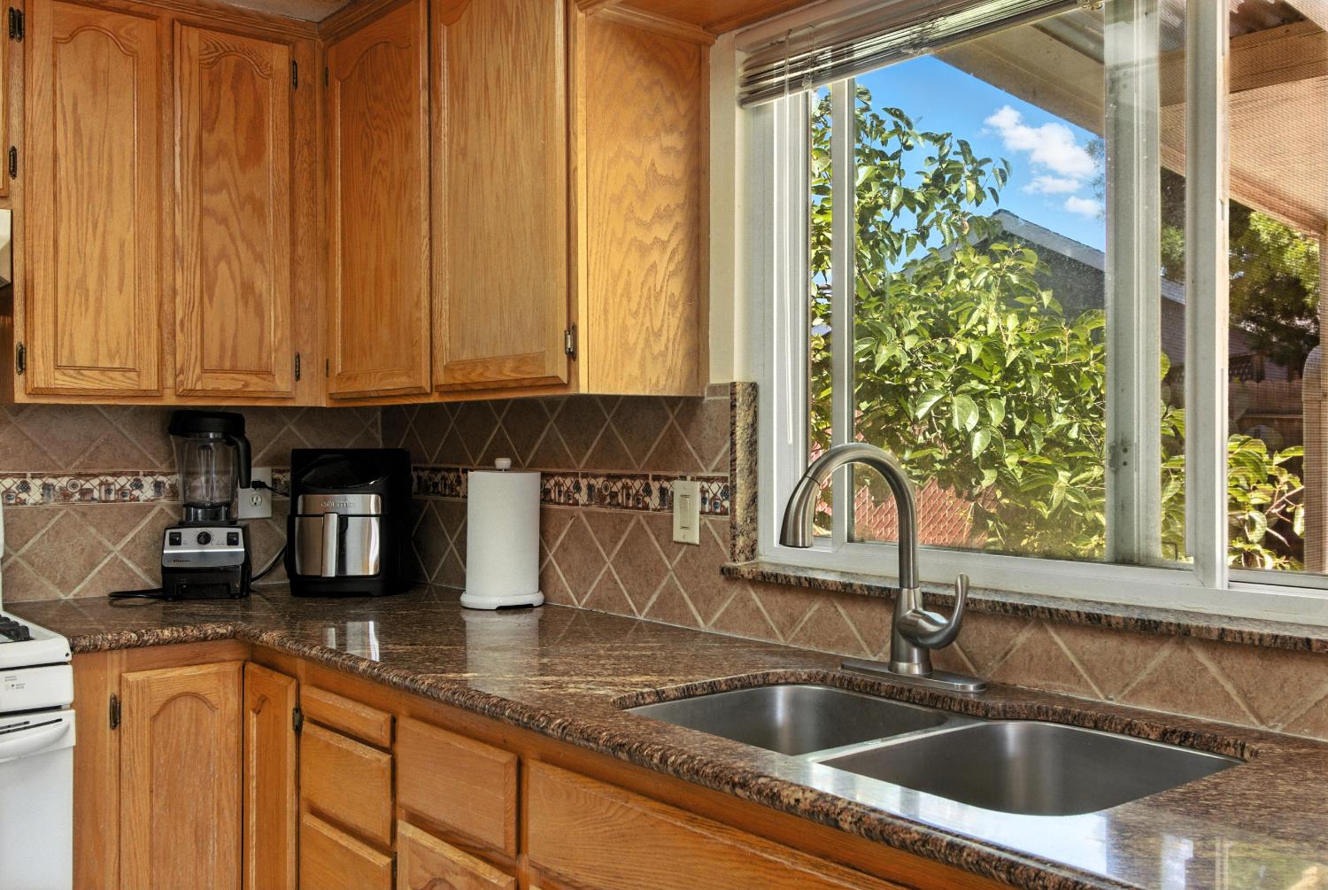 Detail Gallery Image 17 of 38 For 3347 Calico Ct, Sacramento,  CA 95826 - 4 Beds | 2/1 Baths