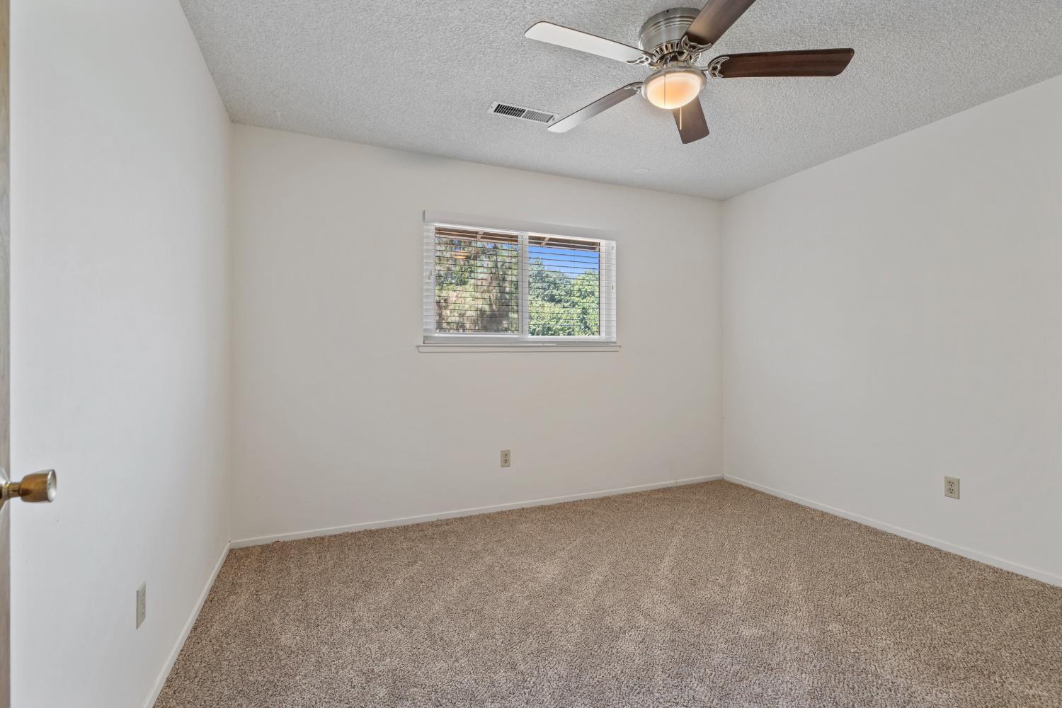 Detail Gallery Image 21 of 39 For 3355 San Fernando Ct, Merced,  CA 95348 - 4 Beds | 2/1 Baths