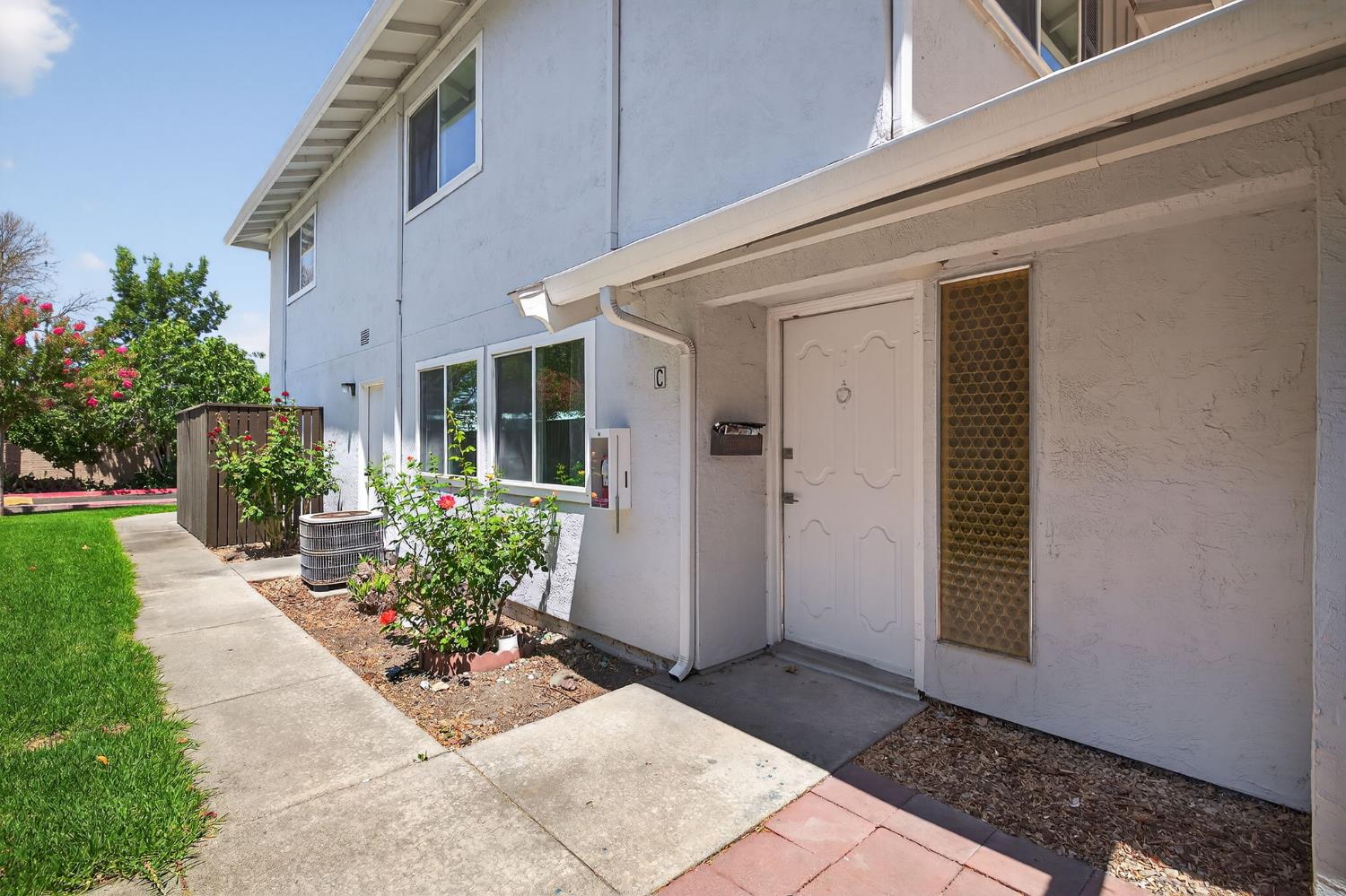 Detail Gallery Image 3 of 49 For 1447 Del Rio Cir #C,  Concord,  CA 94518 - 2 Beds | 1 Baths