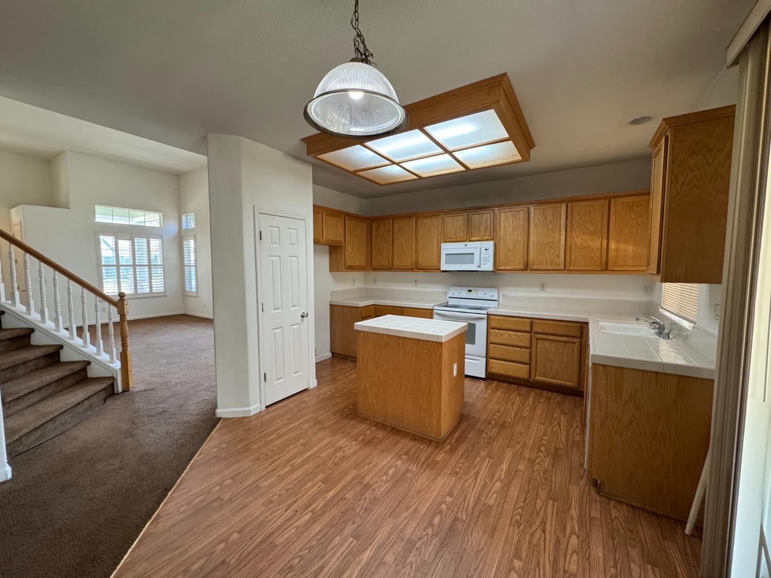 Detail Gallery Image 4 of 20 For 5415 Etherington Ct, Riverbank,  CA 95367 - 4 Beds | 3 Baths