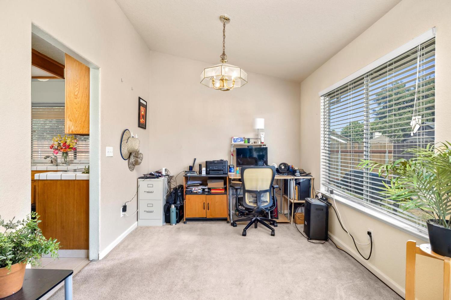 Detail Gallery Image 11 of 34 For 1637 Fantasy Ct, Modesto,  CA 95351 - 3 Beds | 2 Baths