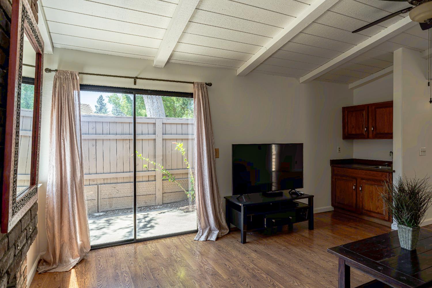 Detail Gallery Image 9 of 47 For 8140 Maderia Port Ln, Fair Oaks,  CA 95628 - 2 Beds | 2 Baths