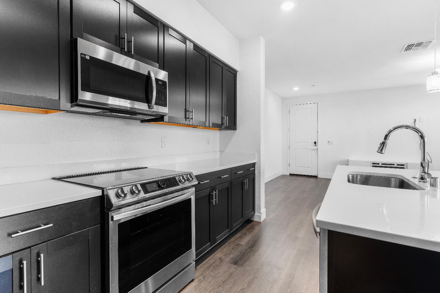 Detail Gallery Image 15 of 48 For 5301 E Commerce Way #23103,  Sacramento,  CA 95835 - 3 Beds | 3 Baths