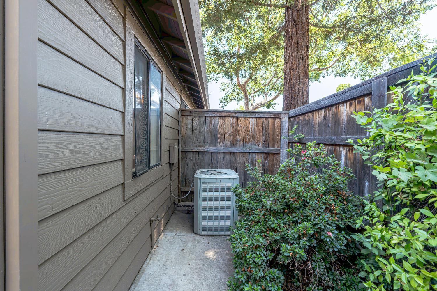 Detail Gallery Image 20 of 47 For 8140 Maderia Port Ln, Fair Oaks,  CA 95628 - 2 Beds | 2 Baths