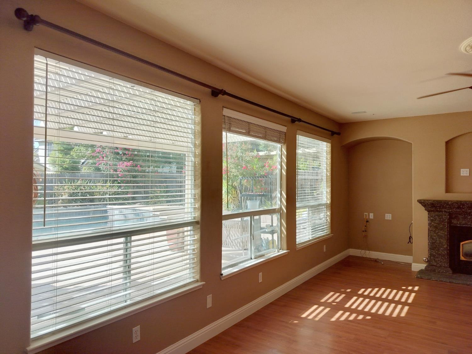 Detail Gallery Image 13 of 61 For 8880 Water Song Cir, Roseville,  CA 95747 - 5 Beds | 3 Baths