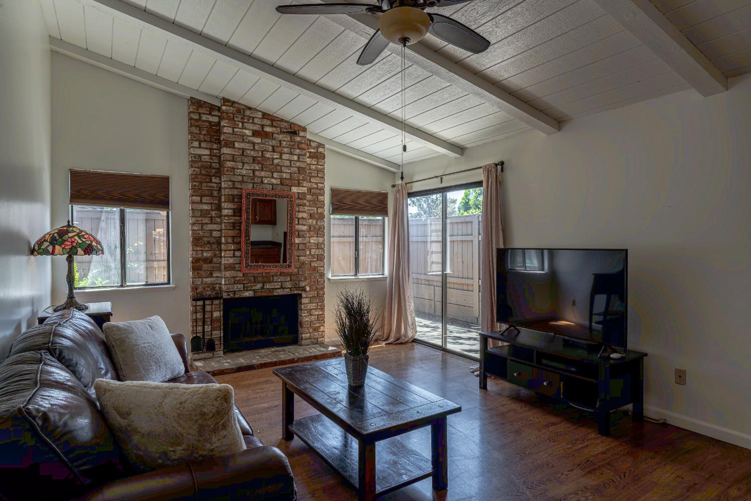 Detail Gallery Image 8 of 47 For 8140 Maderia Port Ln, Fair Oaks,  CA 95628 - 2 Beds | 2 Baths