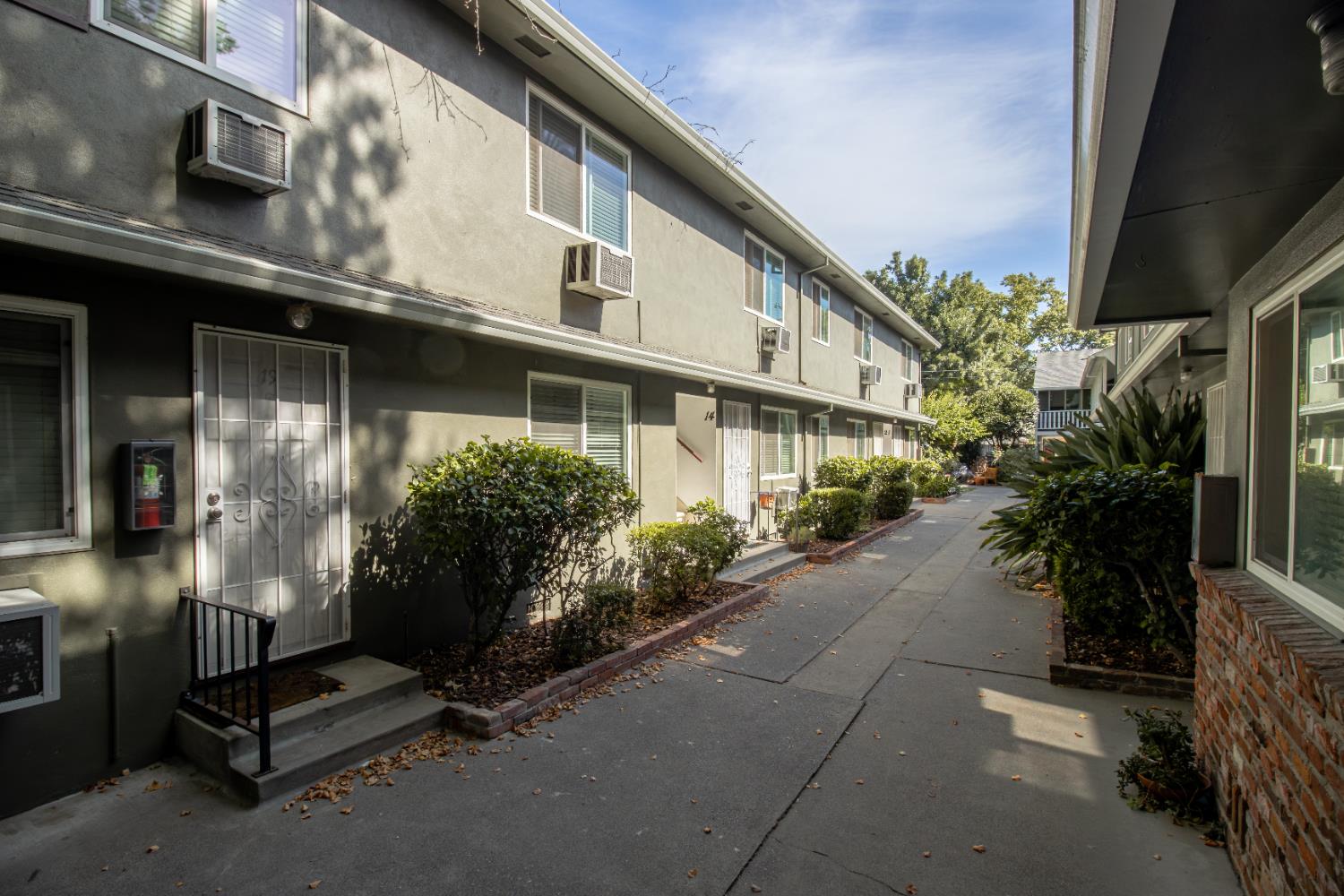 Detail Gallery Image 18 of 19 For 2811 F St, Sacramento,  CA 95816 - – Beds | – Baths