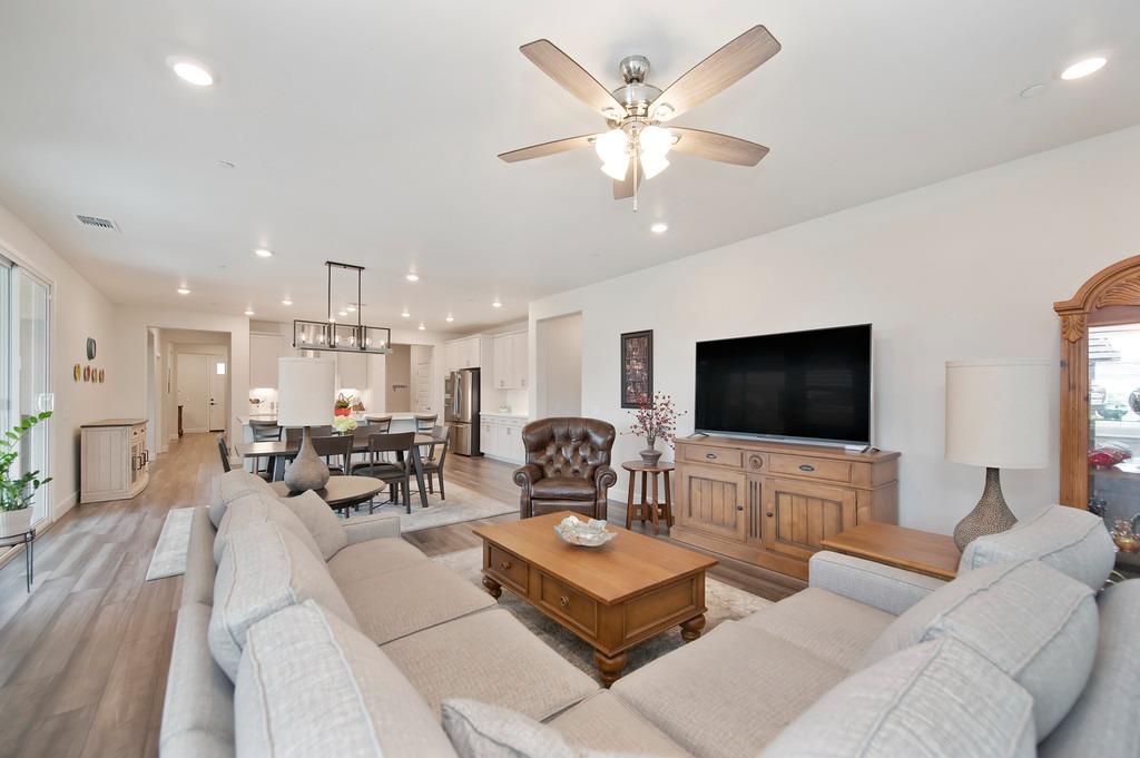 Detail Gallery Image 16 of 71 For 4561 Peace Lily Ln, Roseville,  CA 95747 - 3 Beds | 3 Baths