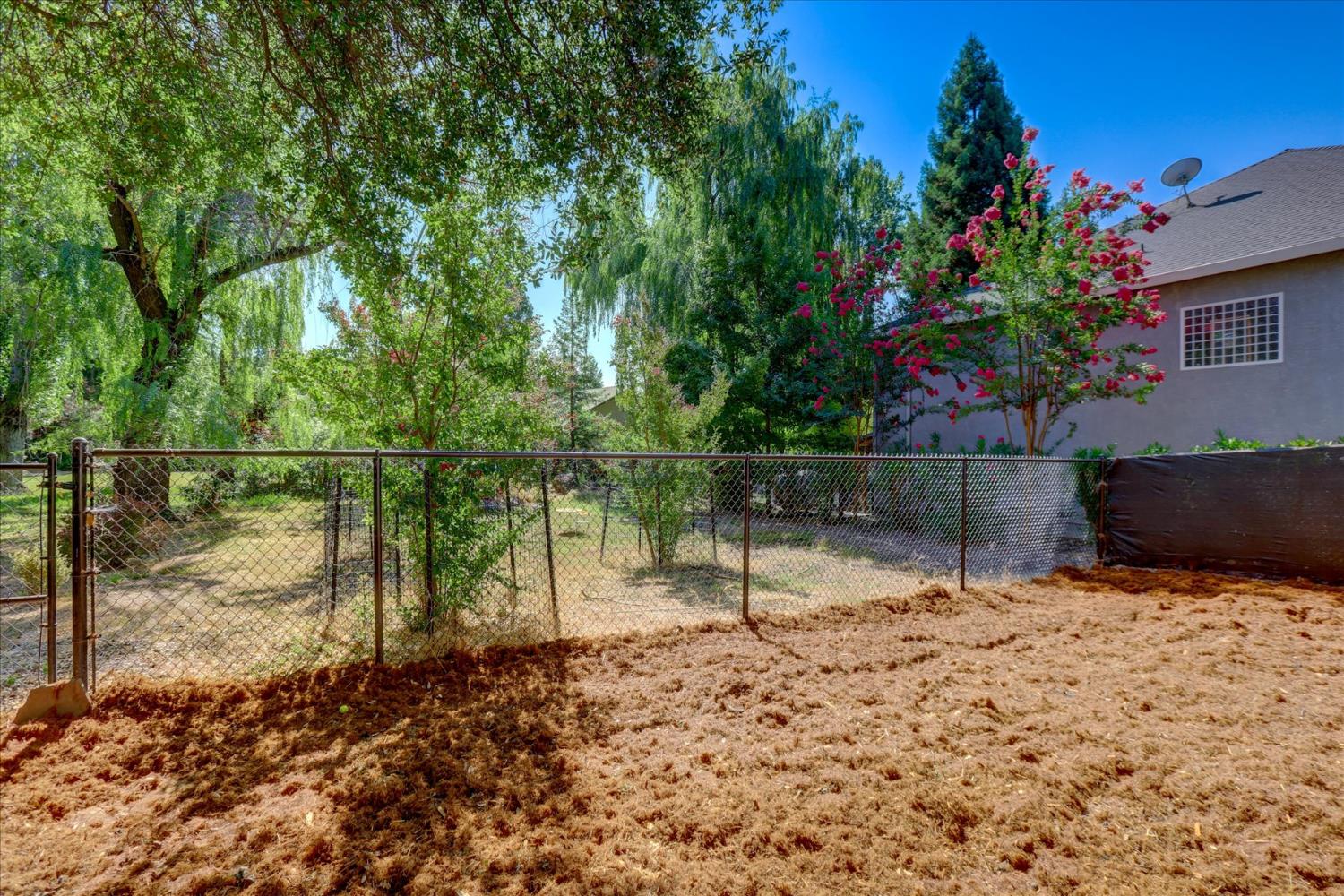 Detail Gallery Image 34 of 65 For 14051 Strawberry Cir, Penn Valley,  CA 95946 - 3 Beds | 3/1 Baths