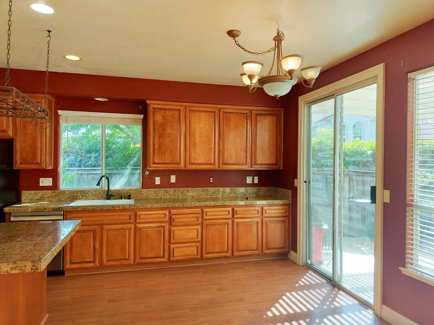 Detail Gallery Image 11 of 61 For 8880 Water Song Cir, Roseville,  CA 95747 - 5 Beds | 3 Baths