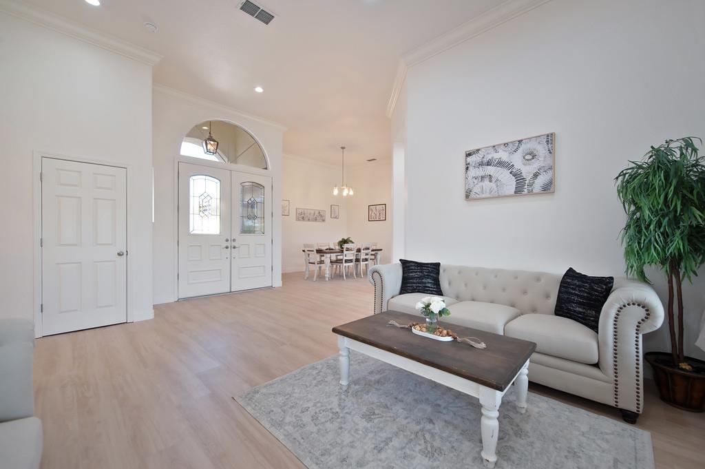 Detail Gallery Image 10 of 62 For 7576 Whistlestop Way, Roseville,  CA 95747 - 3 Beds | 2/1 Baths