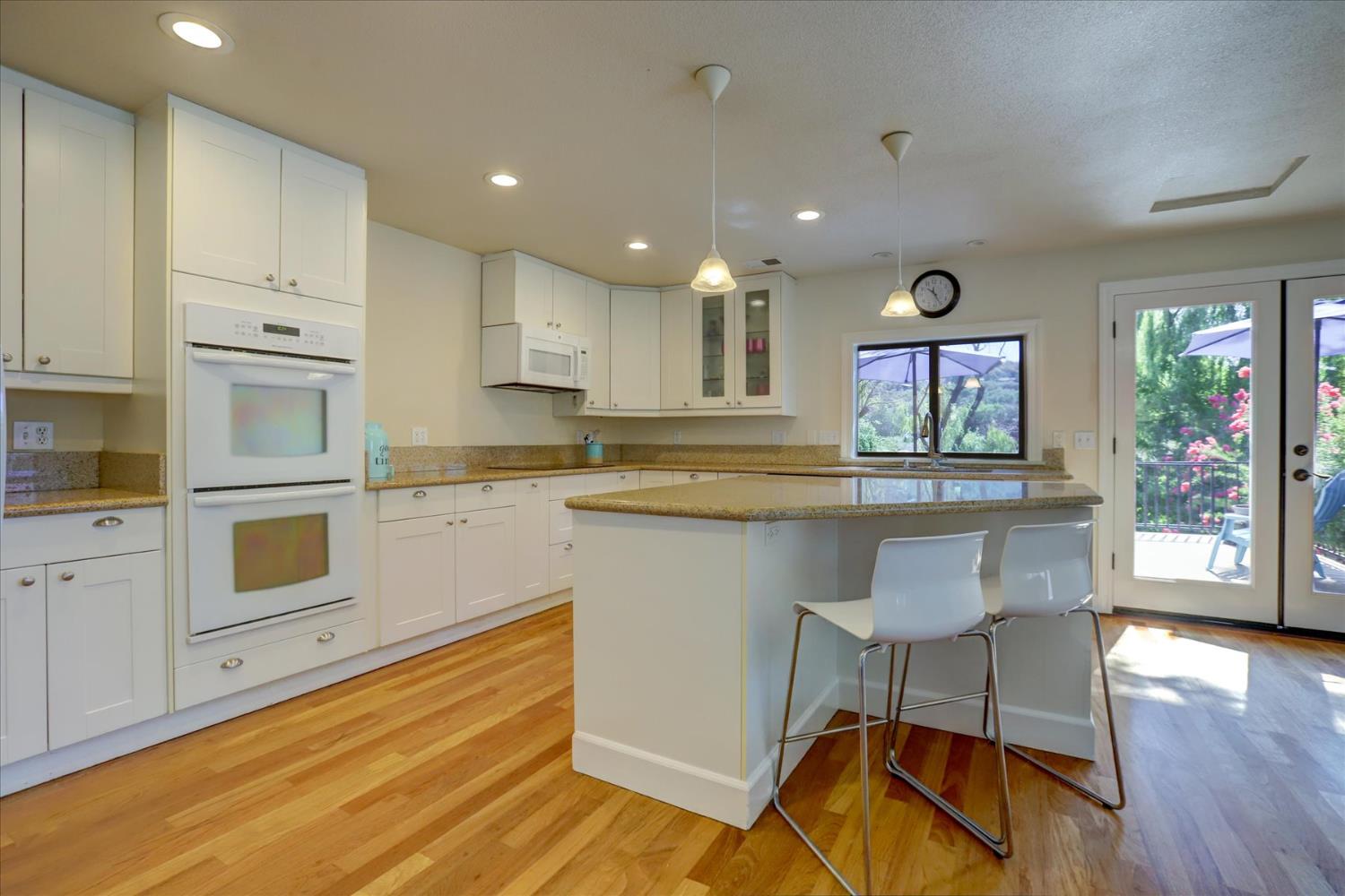 Detail Gallery Image 10 of 65 For 14051 Strawberry Cir, Penn Valley,  CA 95946 - 3 Beds | 3/1 Baths