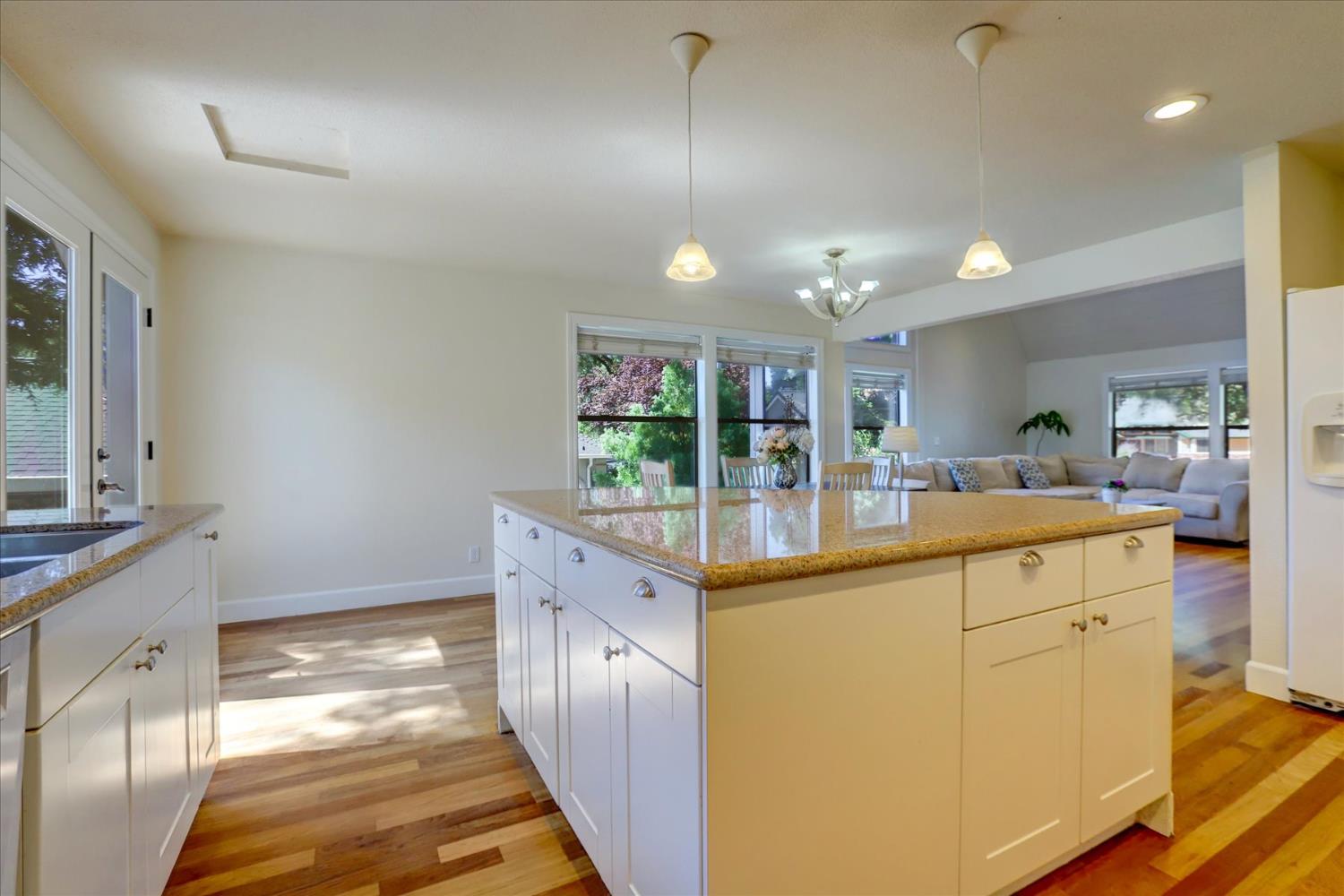 Detail Gallery Image 12 of 65 For 14051 Strawberry Cir, Penn Valley,  CA 95946 - 3 Beds | 3/1 Baths