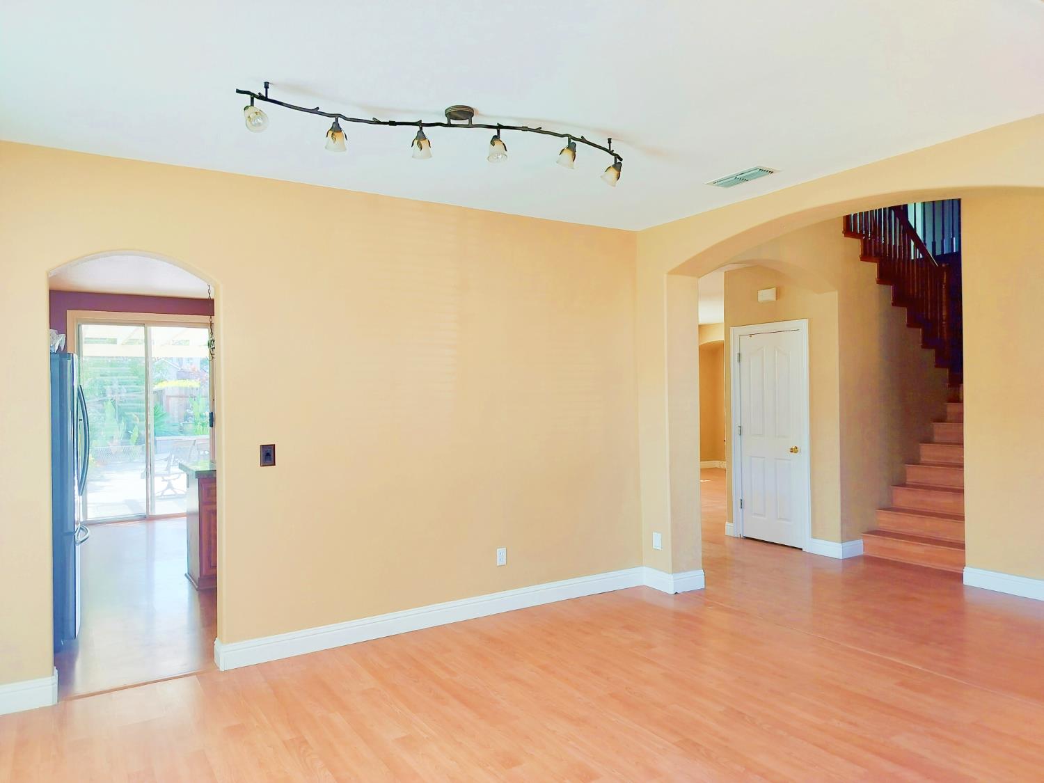 Detail Gallery Image 6 of 61 For 8880 Water Song Cir, Roseville,  CA 95747 - 5 Beds | 3 Baths