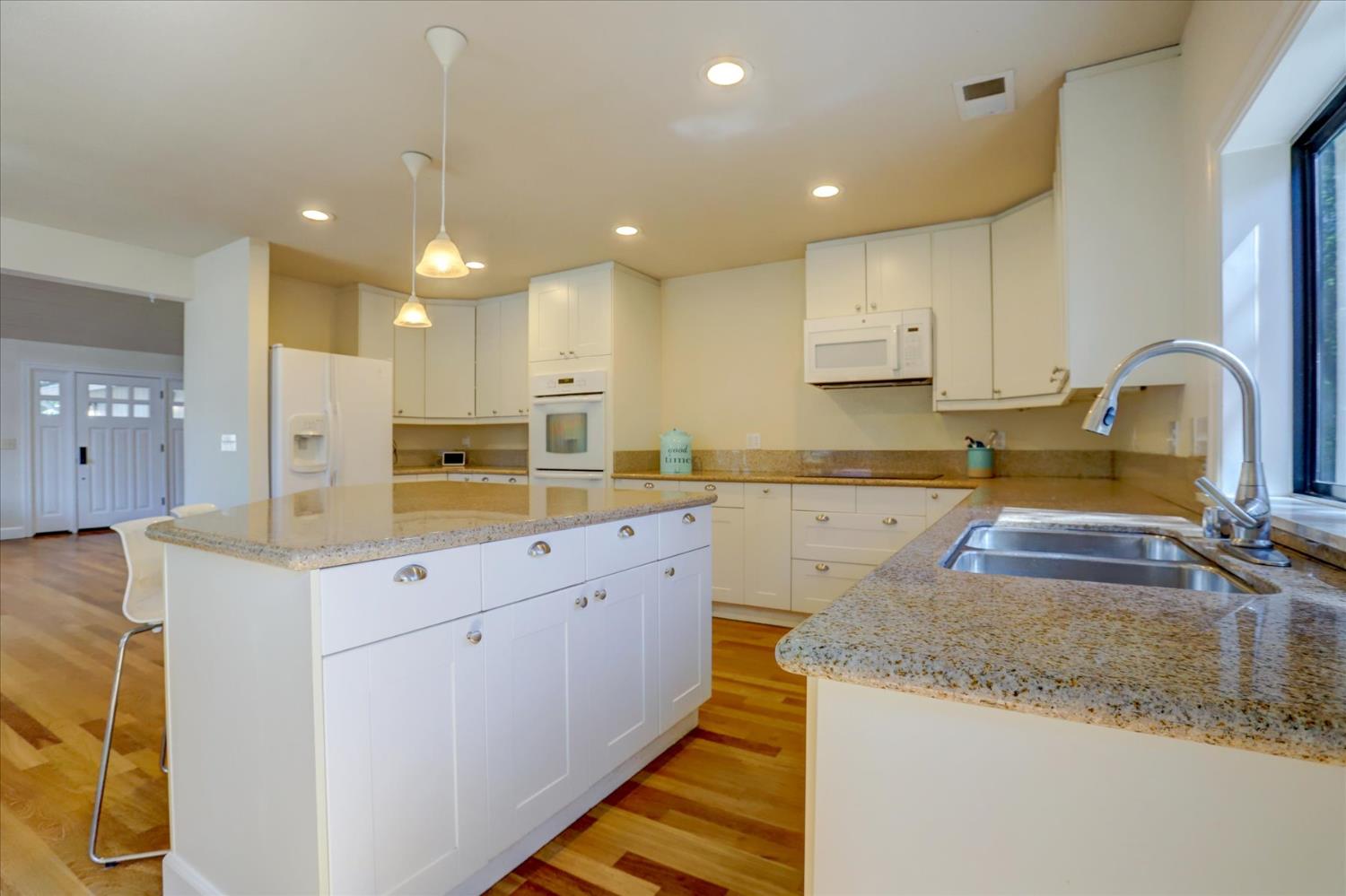 Detail Gallery Image 13 of 65 For 14051 Strawberry Cir, Penn Valley,  CA 95946 - 3 Beds | 3/1 Baths