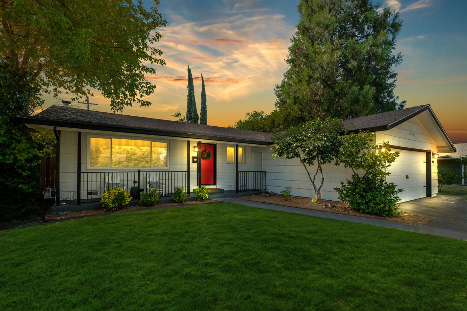 Detail Gallery Image 1 of 29 For 3429 Rosemont Dr, Sacramento,  CA 95826 - 3 Beds | 2 Baths