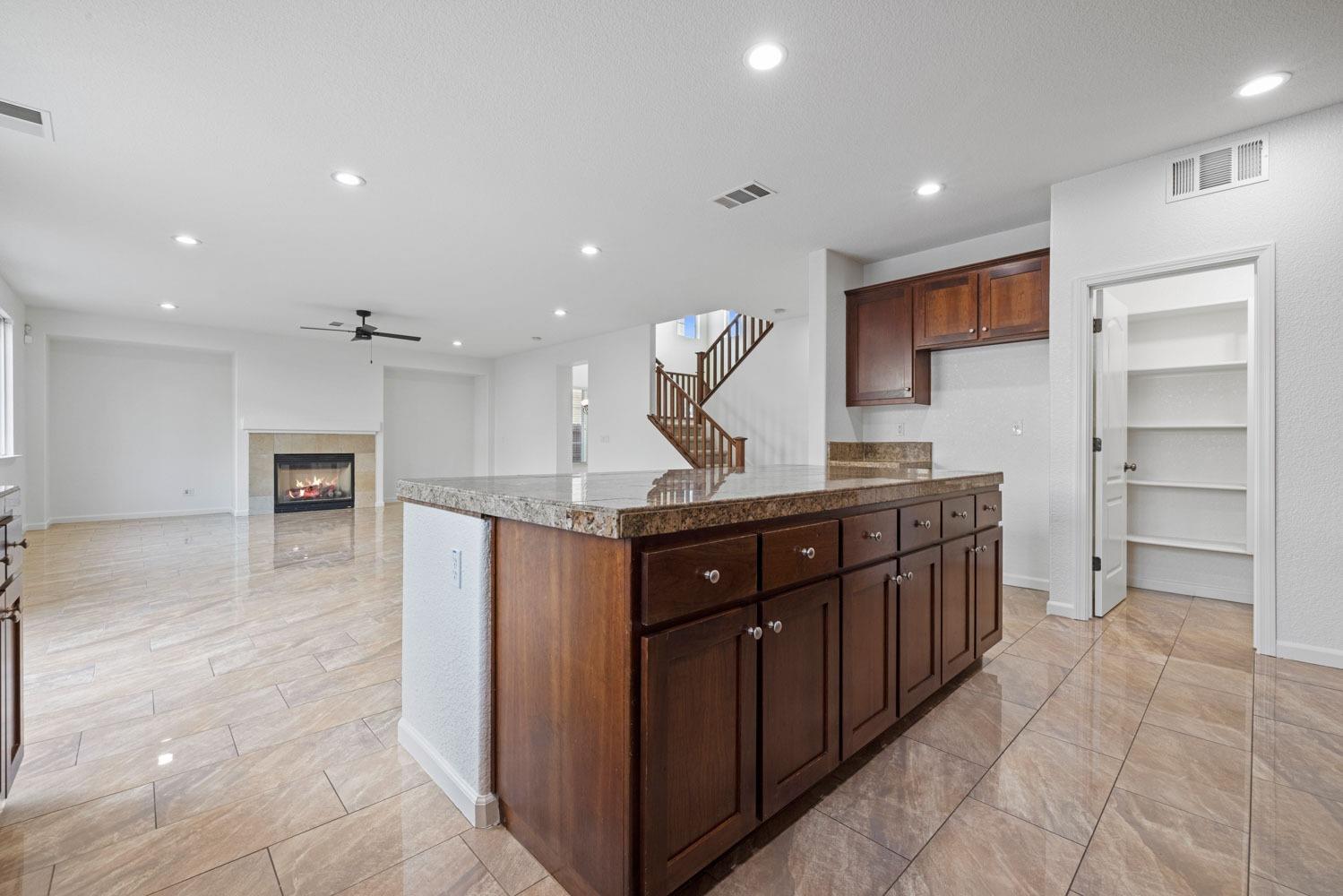 Detail Gallery Image 19 of 51 For 2905 Amir Pl, Modesto,  CA 95355 - 5 Beds | 2/1 Baths