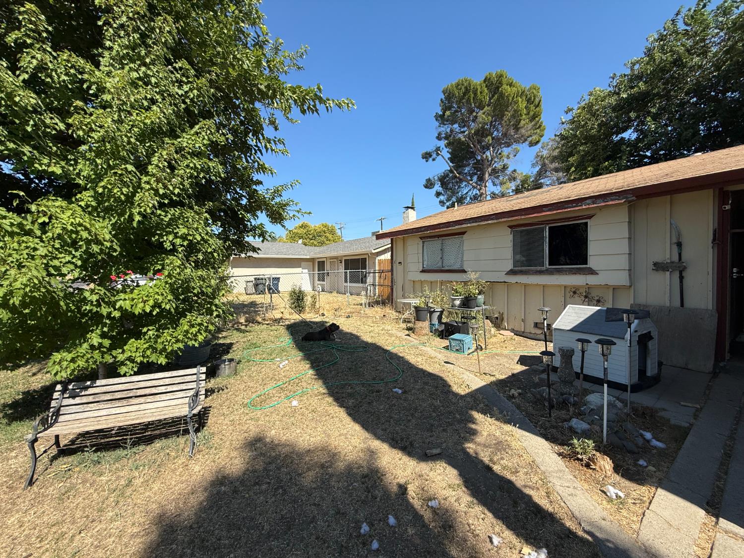 Detail Gallery Image 2 of 14 For 2121 Oneil Way, Sacramento,  CA 95822 - 3 Beds | 2 Baths