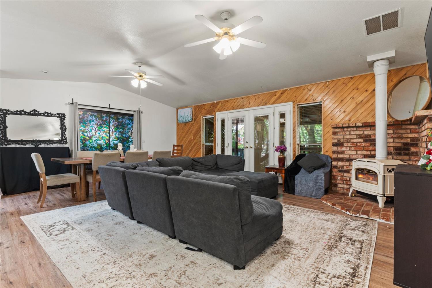 Detail Gallery Image 9 of 58 For 3205 Castlewood Cir, Pollock Pines,  CA 95726 - 3 Beds | 2 Baths