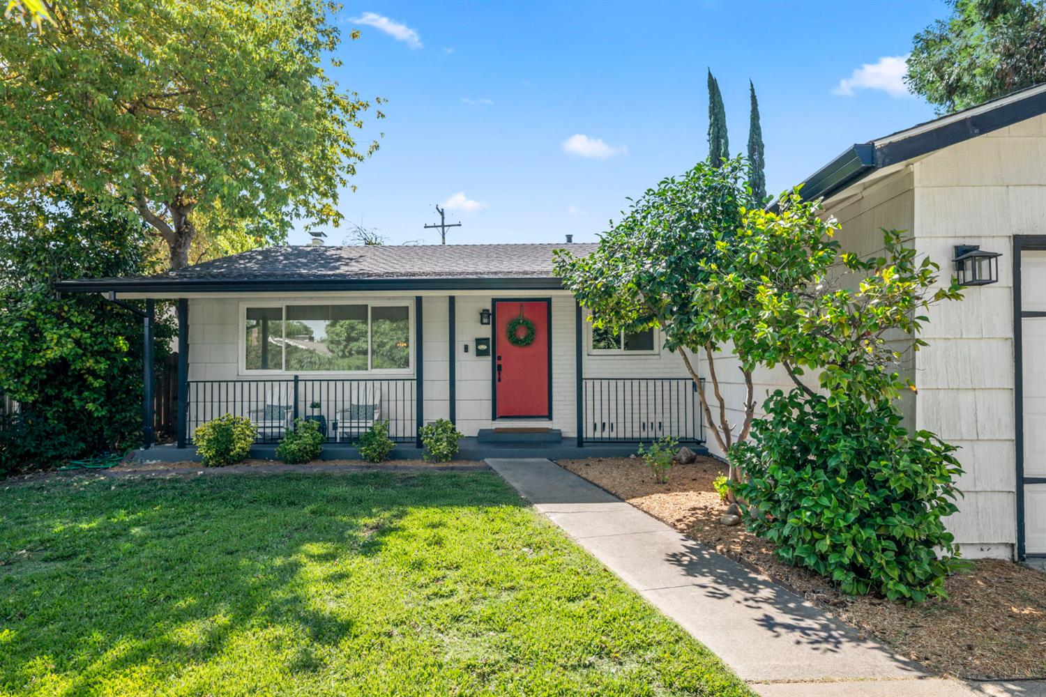Detail Gallery Image 6 of 29 For 3429 Rosemont Dr, Sacramento,  CA 95826 - 3 Beds | 2 Baths