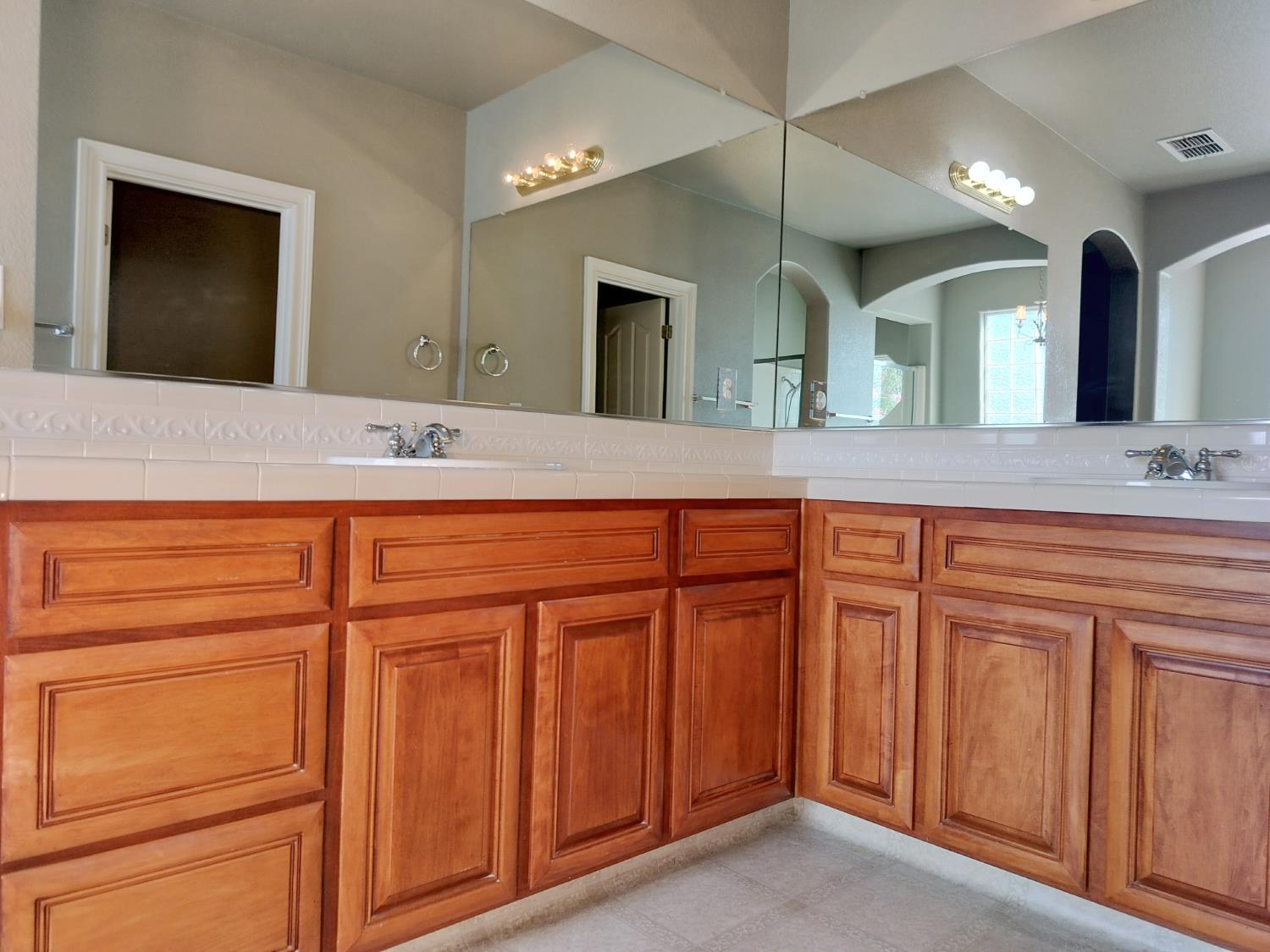 Detail Gallery Image 29 of 61 For 8880 Water Song Cir, Roseville,  CA 95747 - 5 Beds | 3 Baths