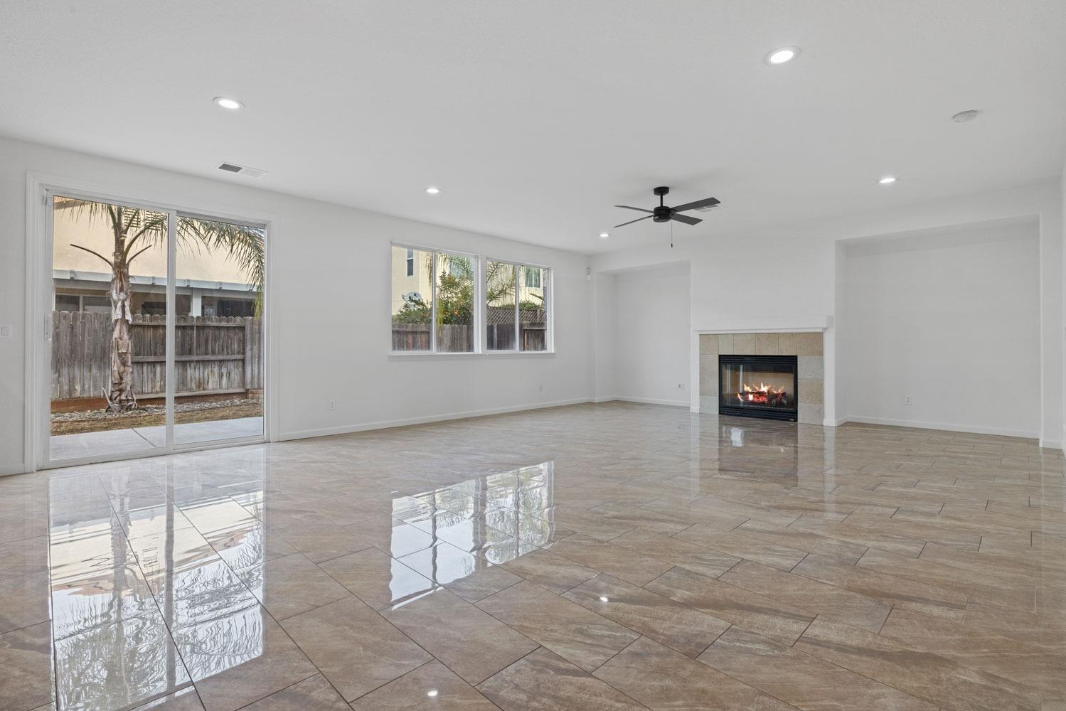 Detail Gallery Image 13 of 51 For 2905 Amir Pl, Modesto,  CA 95355 - 5 Beds | 2/1 Baths