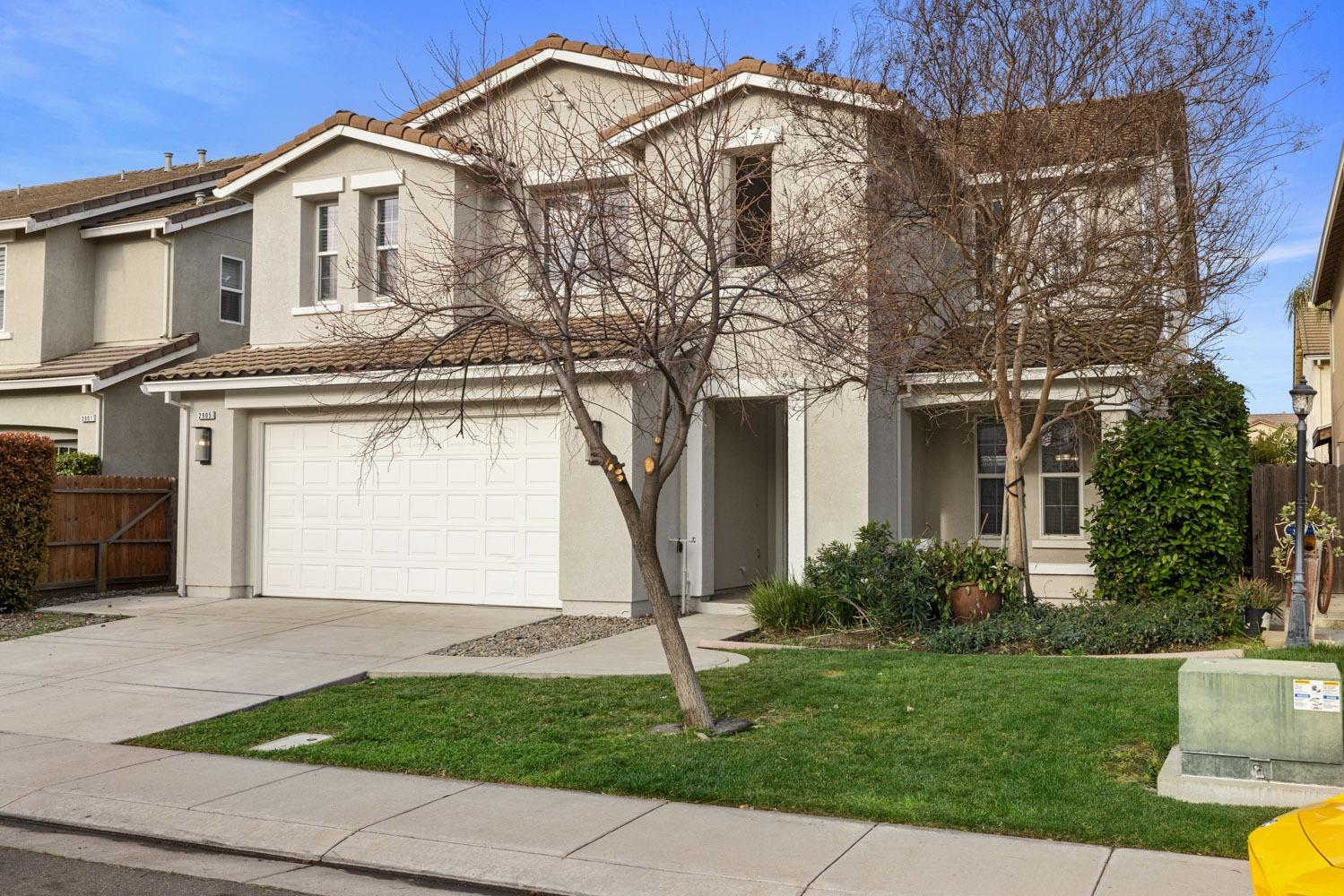 Detail Gallery Image 4 of 51 For 2905 Amir Pl, Modesto,  CA 95355 - 5 Beds | 2/1 Baths