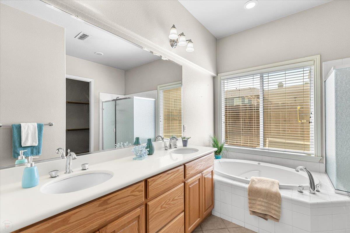 Detail Gallery Image 37 of 55 For 2112 Steinbeck Dr, Modesto,  CA 95356 - 3 Beds | 2 Baths
