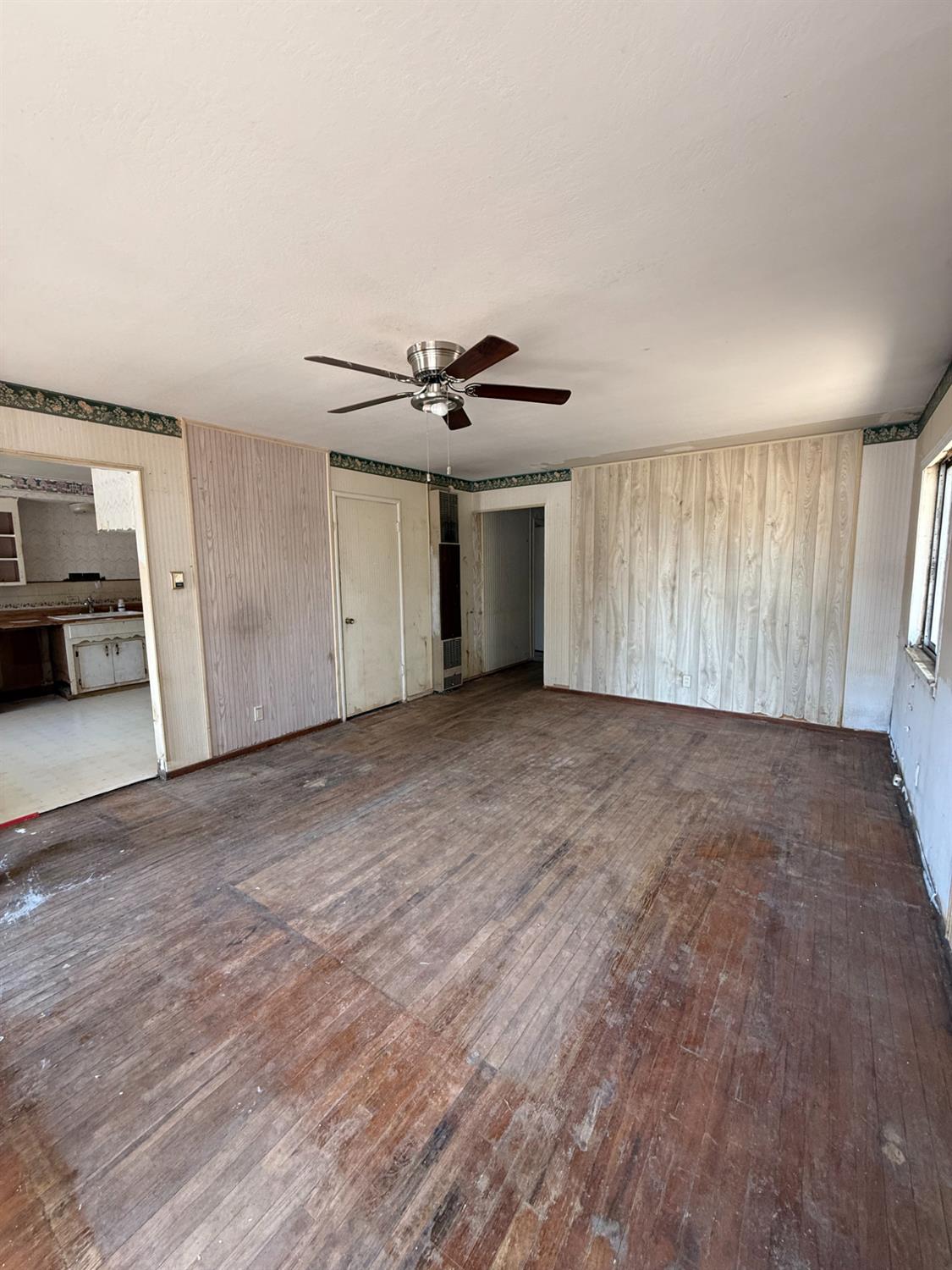 Detail Gallery Image 8 of 15 For 7750 Laurie Way, Sacramento,  CA 95832 - 4 Beds | 2 Baths