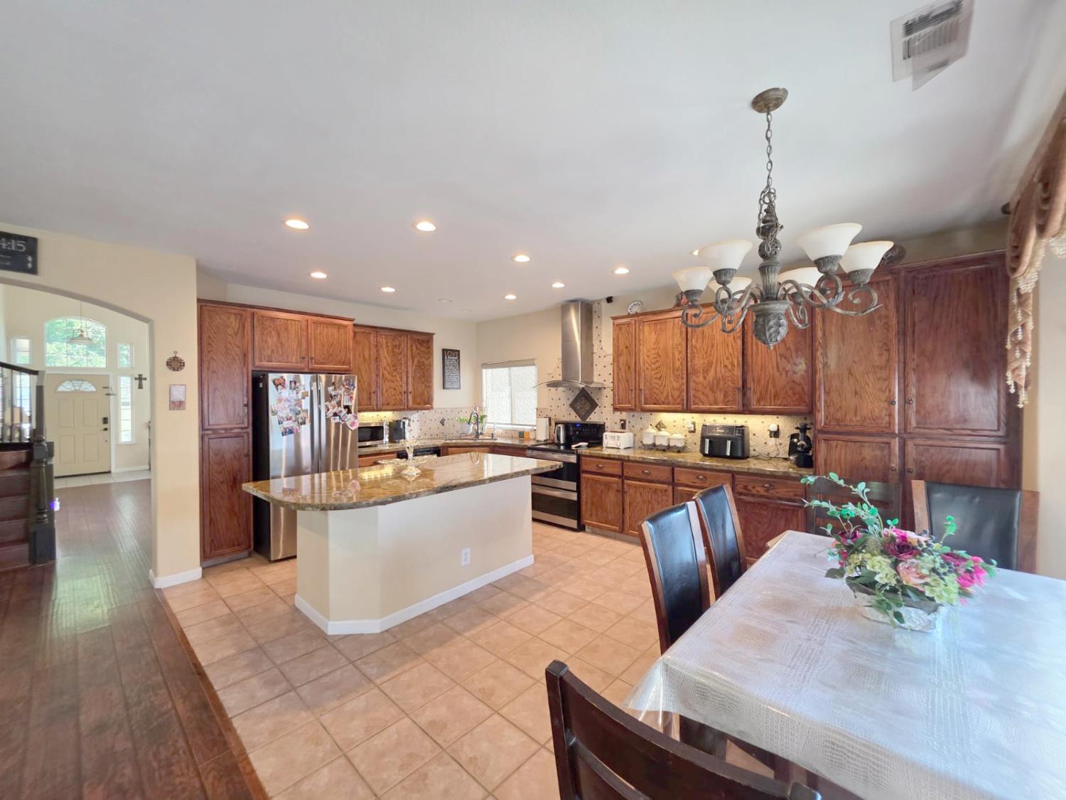 Detail Gallery Image 9 of 24 For 2693 Explorer Way, Turlock,  CA 95382 - 4 Beds | 2/1 Baths