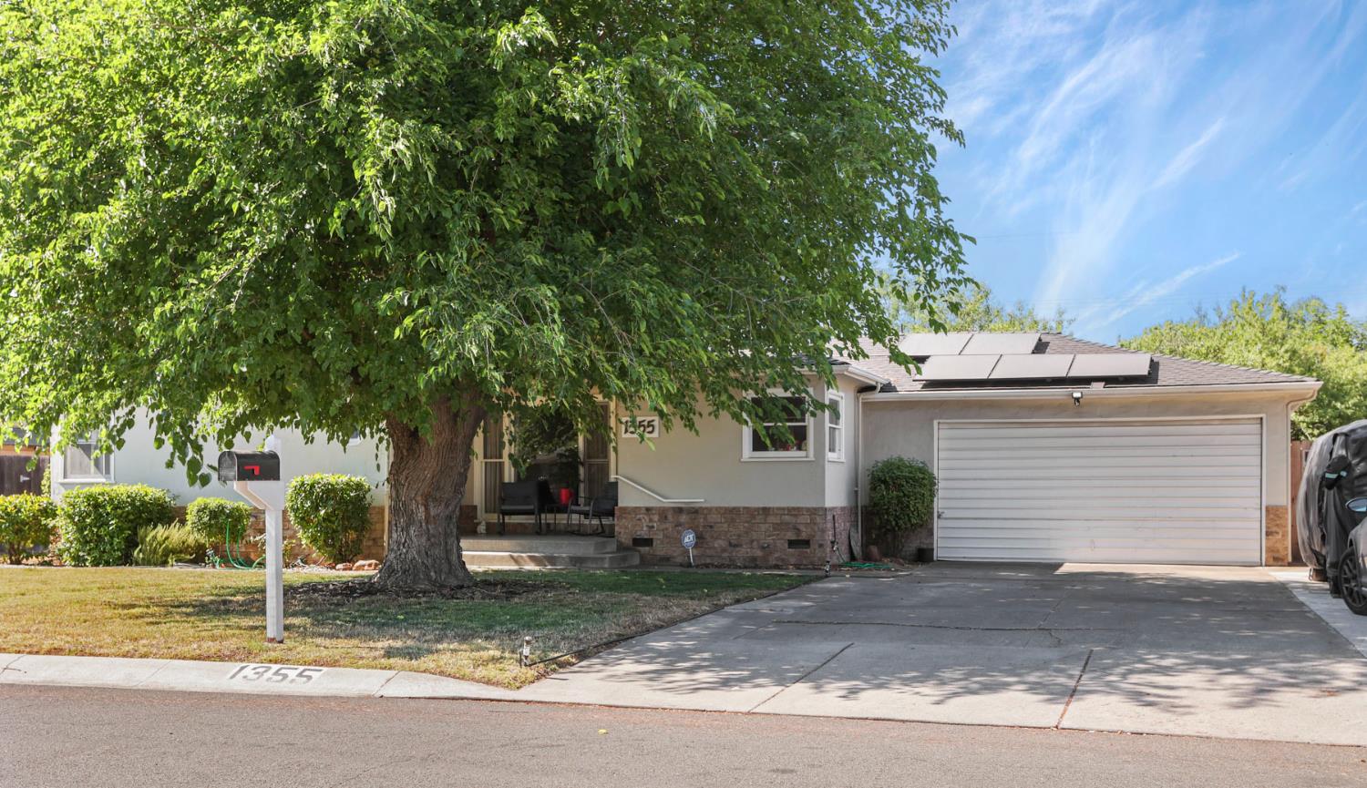 Detail Gallery Image 3 of 43 For 1355 Paloma Ave, Stockton,  CA 95209 - 3 Beds | 1/1 Baths