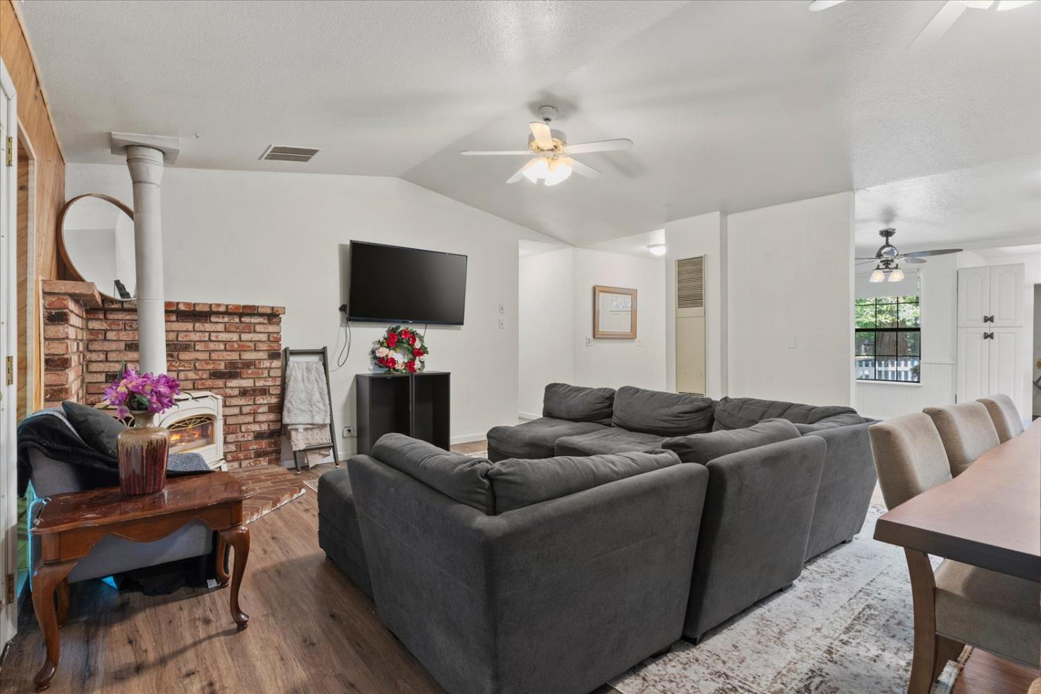 Detail Gallery Image 12 of 58 For 3205 Castlewood Cir, Pollock Pines,  CA 95726 - 3 Beds | 2 Baths