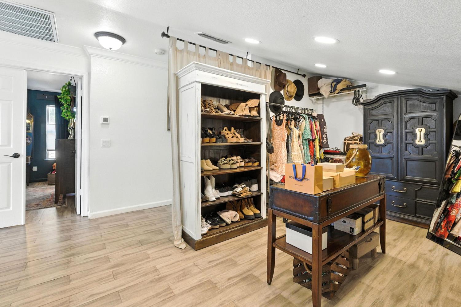 Detail Gallery Image 17 of 27 For 9015 Redwater Dr, Antelope,  CA 95843 - 3 Beds | 2/1 Baths