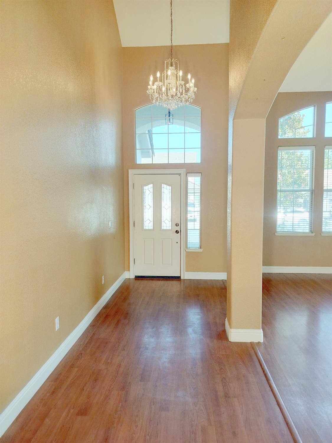 Detail Gallery Image 7 of 61 For 8880 Water Song Cir, Roseville,  CA 95747 - 5 Beds | 3 Baths