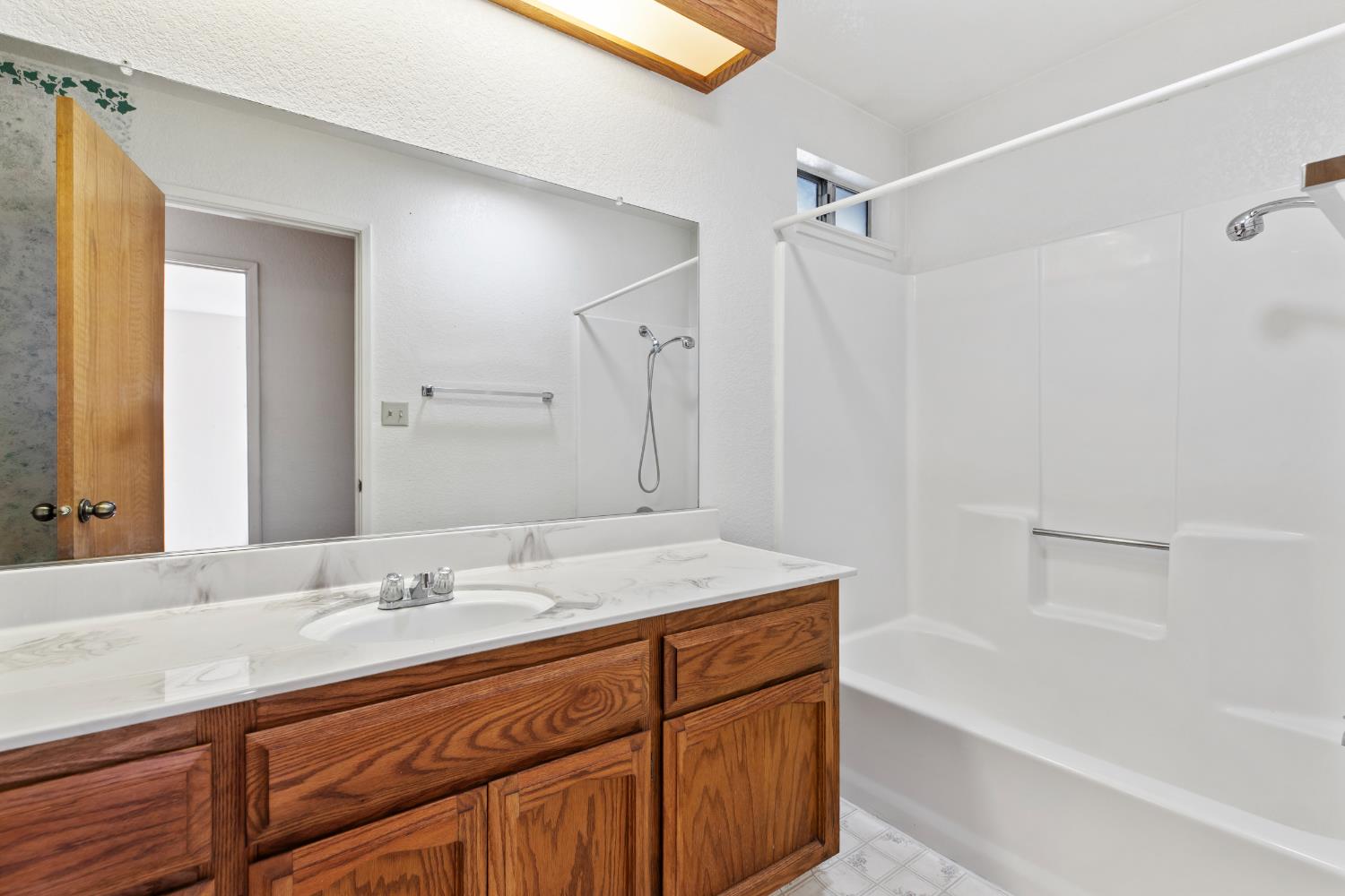 Detail Gallery Image 20 of 33 For 1729 Truckee Way, Modesto,  CA 95351 - 3 Beds | 2 Baths