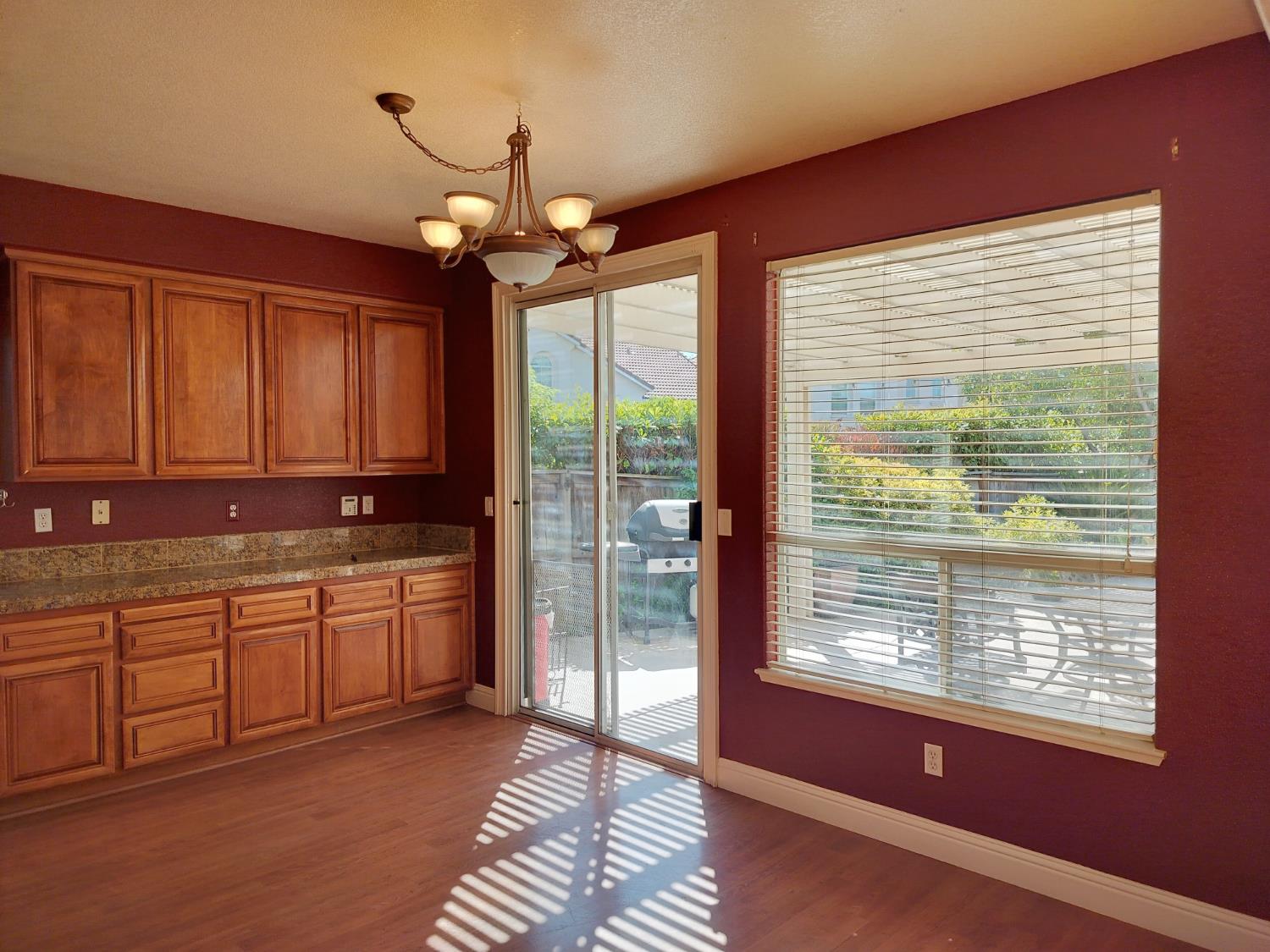 Detail Gallery Image 12 of 61 For 8880 Water Song Cir, Roseville,  CA 95747 - 5 Beds | 3 Baths
