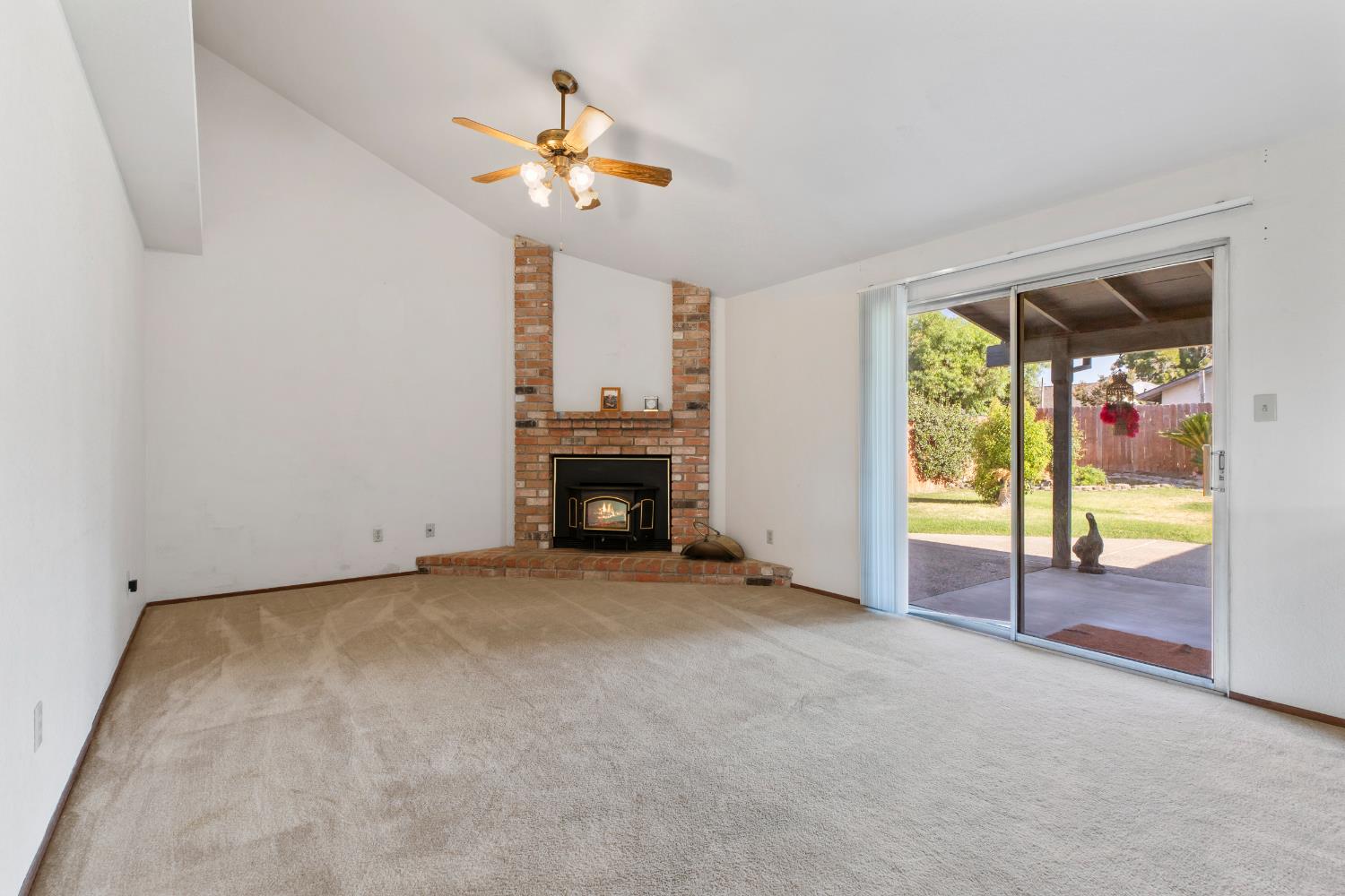 Detail Gallery Image 11 of 33 For 1729 Truckee Way, Modesto,  CA 95351 - 3 Beds | 2 Baths