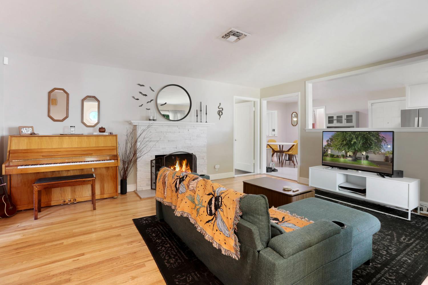 Detail Gallery Image 10 of 43 For 1355 Paloma Ave, Stockton,  CA 95209 - 3 Beds | 1/1 Baths