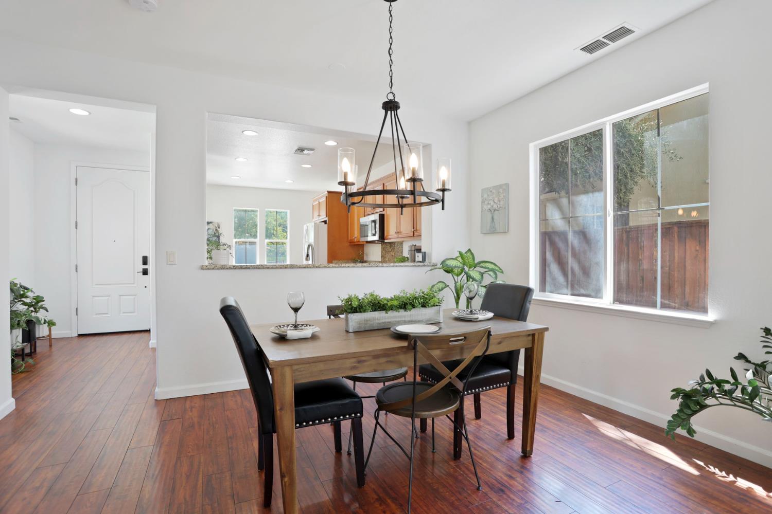 Detail Gallery Image 12 of 45 For 261 W Prosperidad Way, Mountain House,  CA 95391 - 4 Beds | 2/1 Baths